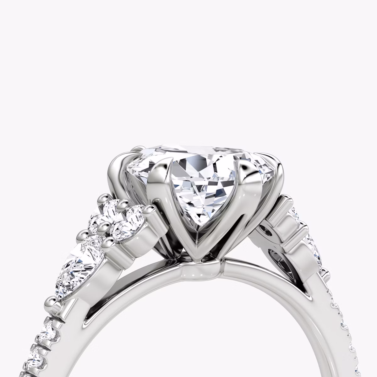 Anillo de compromiso Pear Cluster Heirloom | Pera | 18k | Oro blanco | bandAccent: Pavé | diamondOrientation: vertical | caratWeight: other