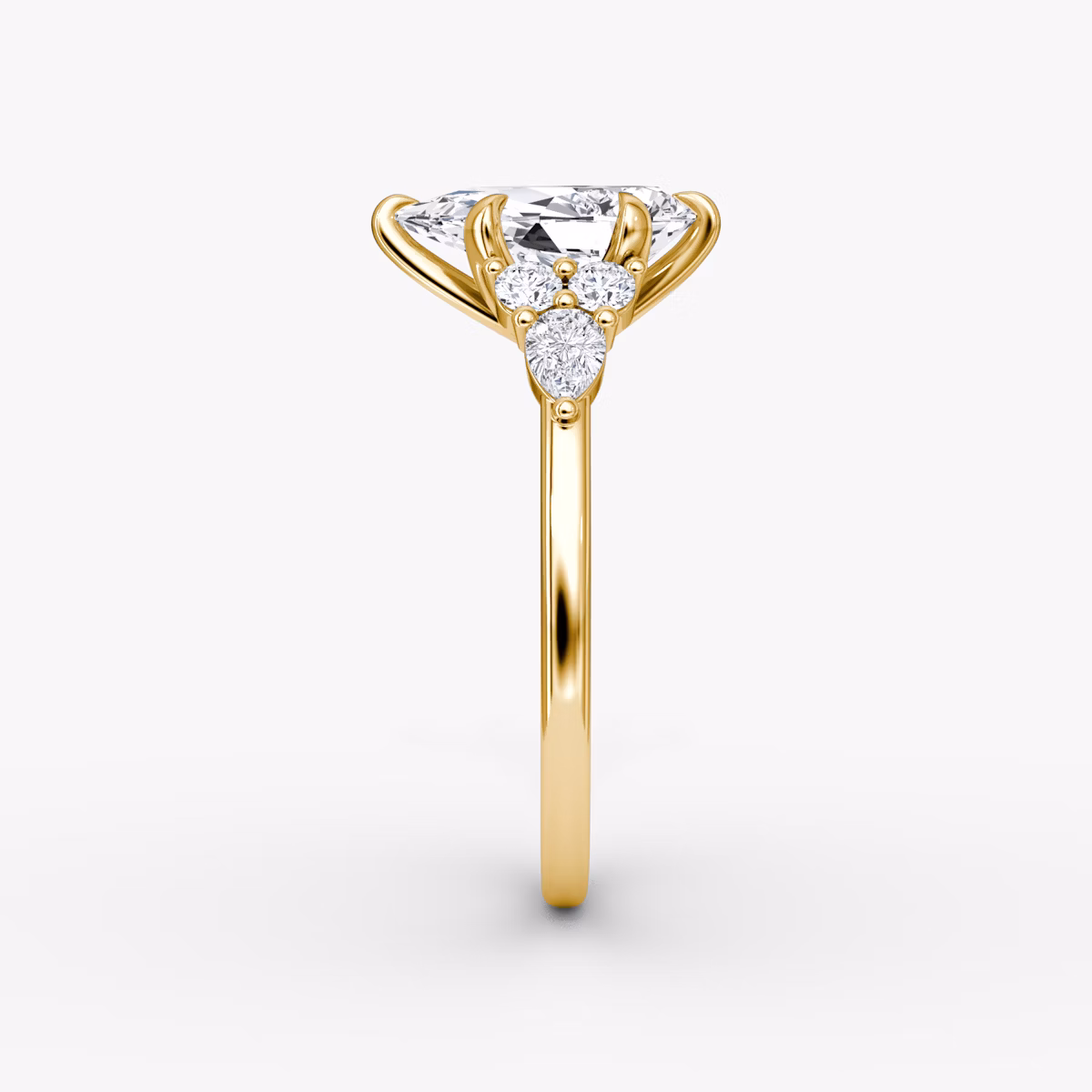 Anillo de compromiso Pear Cluster Heirloom | Pera | 18k | Oro amarillo | bandAccent: Simple | diamondOrientation: vertical | caratWeight: other