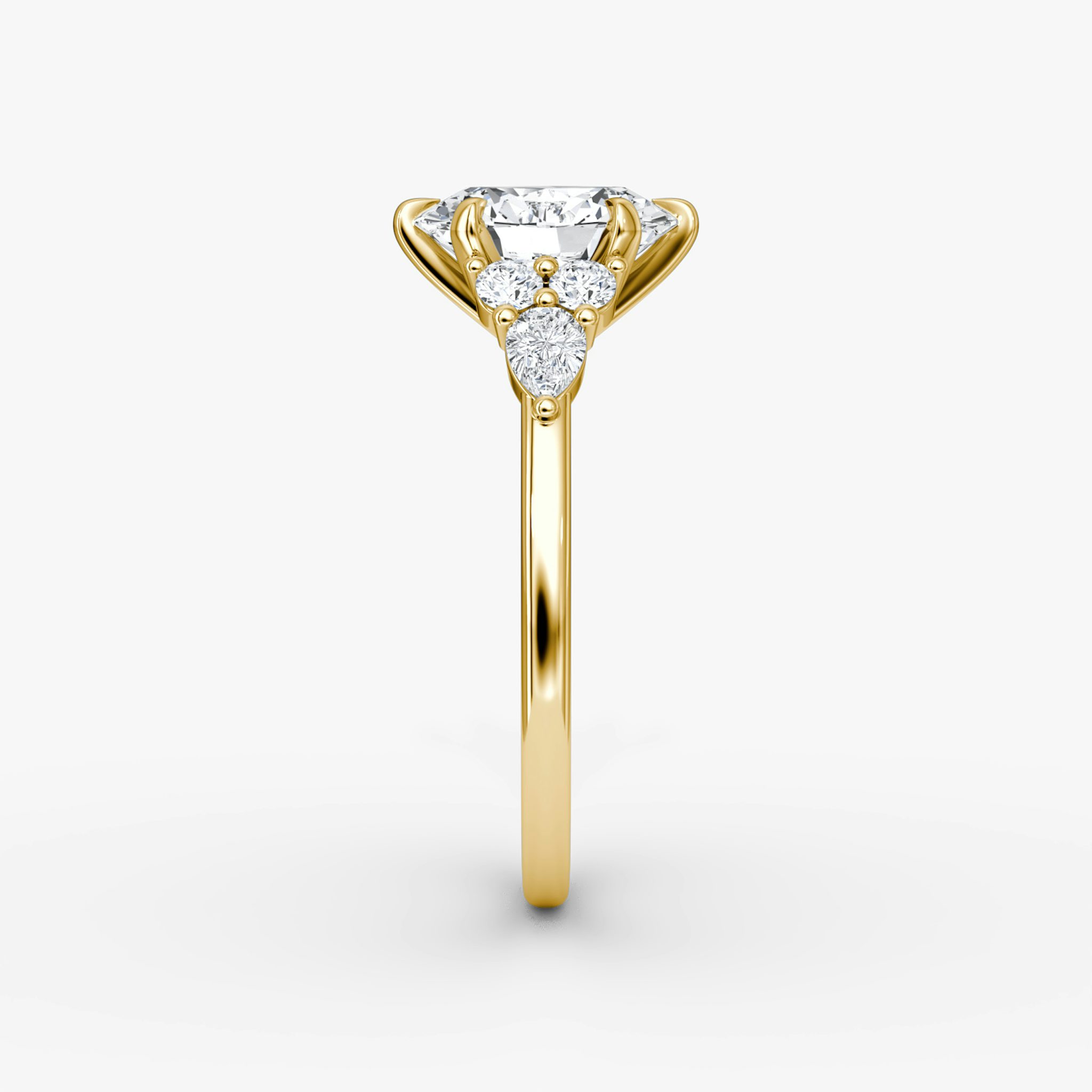 The Pear Cluster Heirloom | Oval | 18k | Yellow Gold | bandAccent: Plain | diamondOrientation: vertical | caratWeight: other