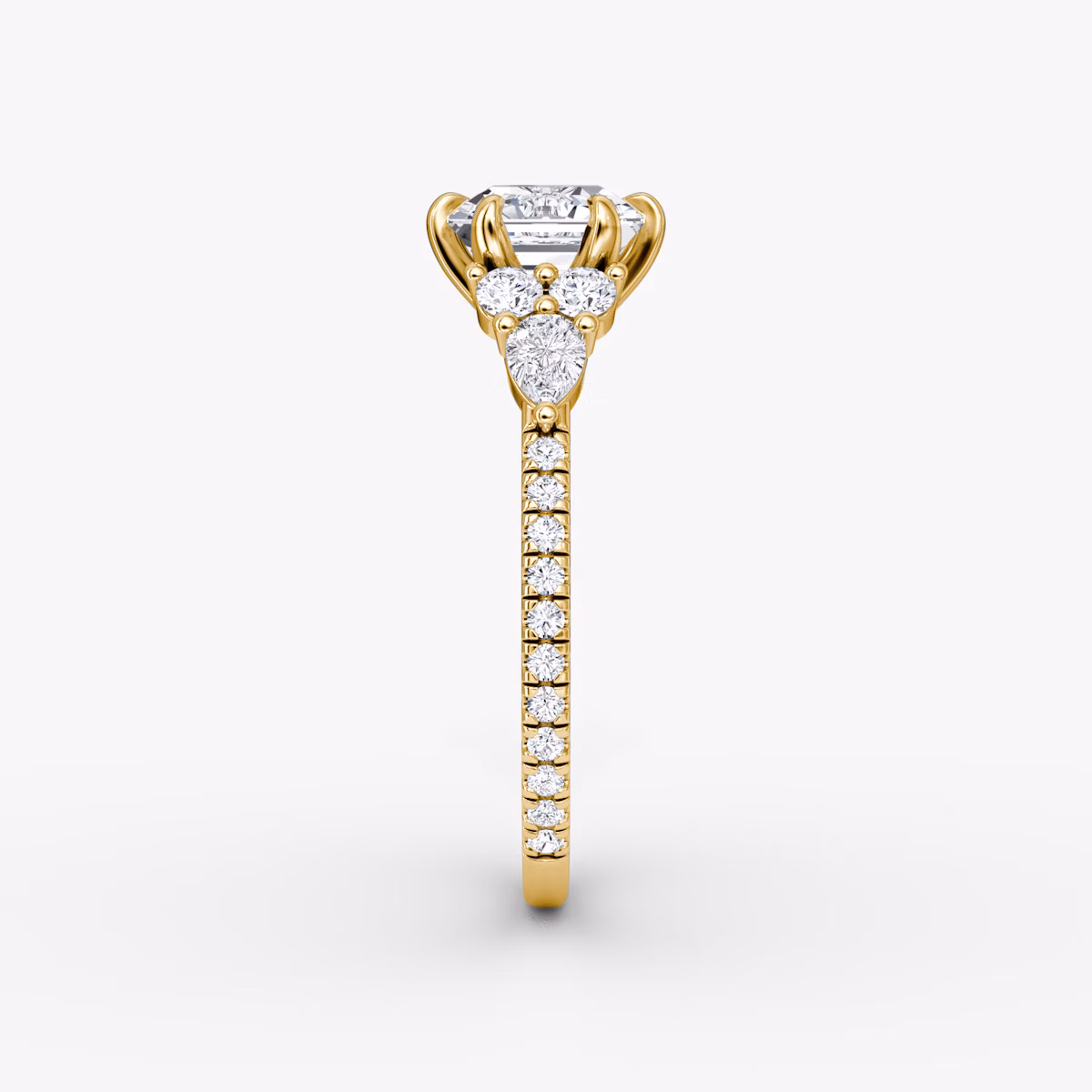Anillo de compromiso Pear Cluster Heirloom | Asscher | 18k | Oro amarillo | bandAccent: Pavé | diamondOrientation: vertical | caratWeight: other