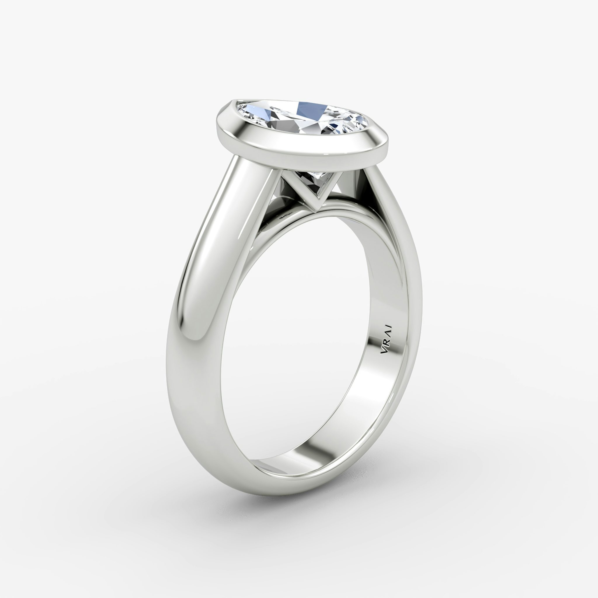 The Sculpture Bezel | Pear | 18k | White Gold | bandAccent: Plain | diamondOrientation: vertical | caratWeight: other