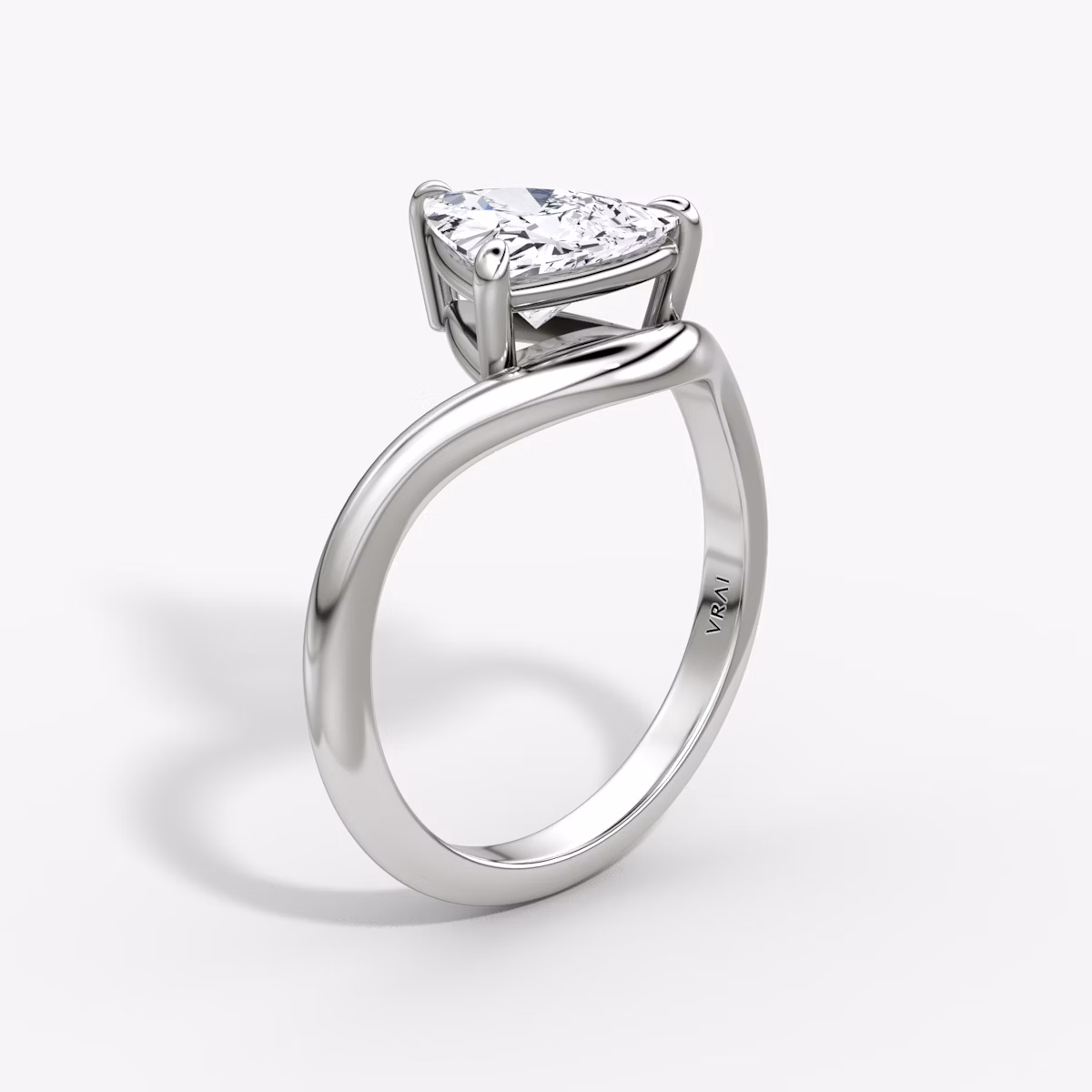 The Curve | Trillion | Platinum | bandAccent: Plain | diamondOrientation: vertical | caratWeight: other