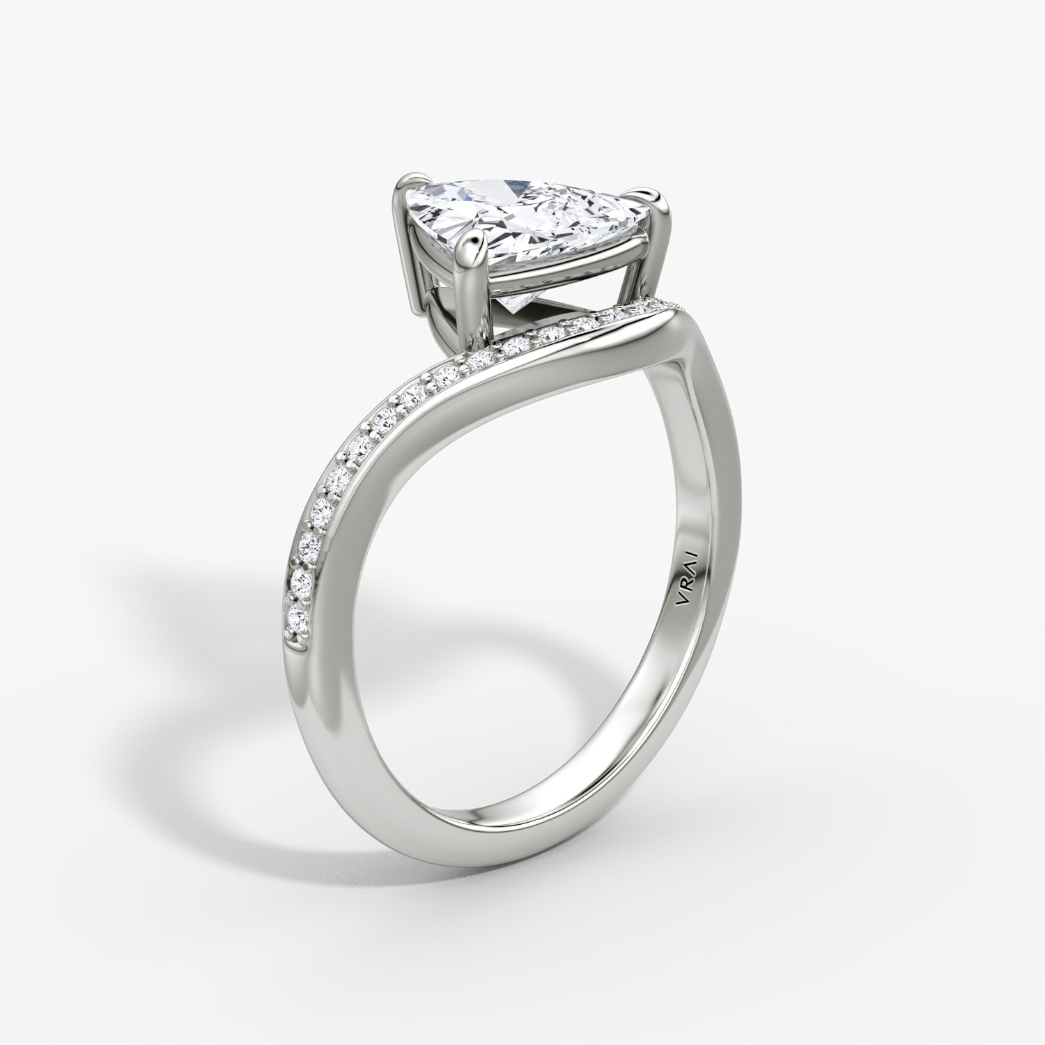 The Curve | Trillion | Platinum | bandAccent: Pavé | diamondOrientation: vertical | caratWeight: other