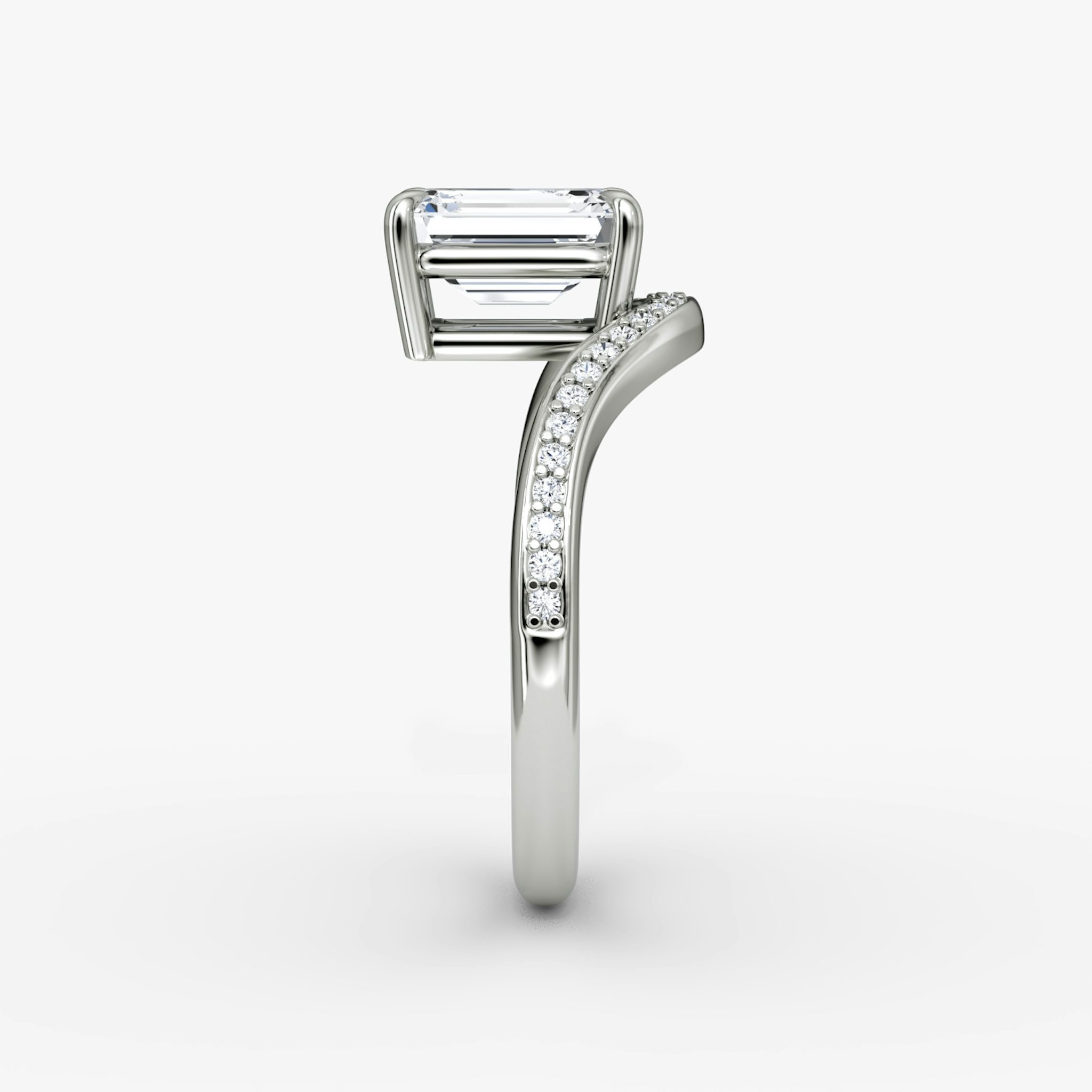 The Curve | Emerald | Platinum | bandAccent: Pavé | diamondOrientation: vertical | caratWeight: other
