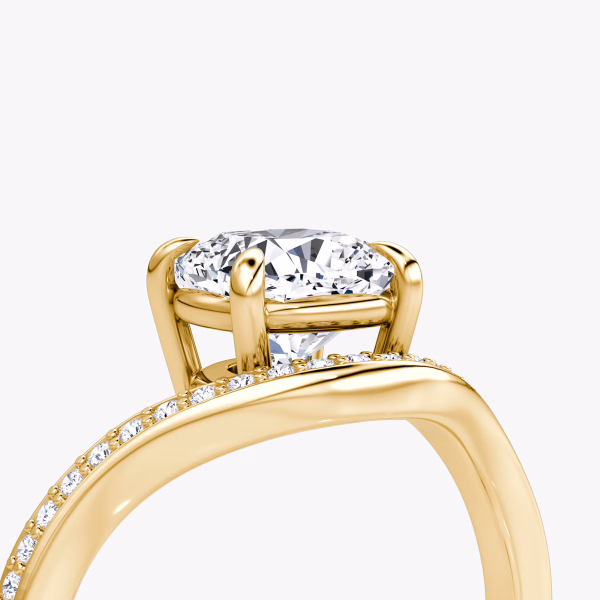 Curve | Cushion | 18k | Gelbgold | bandAccent: Mit Pavé-Besatz | diamondOrientation: vertical | caratWeight: other