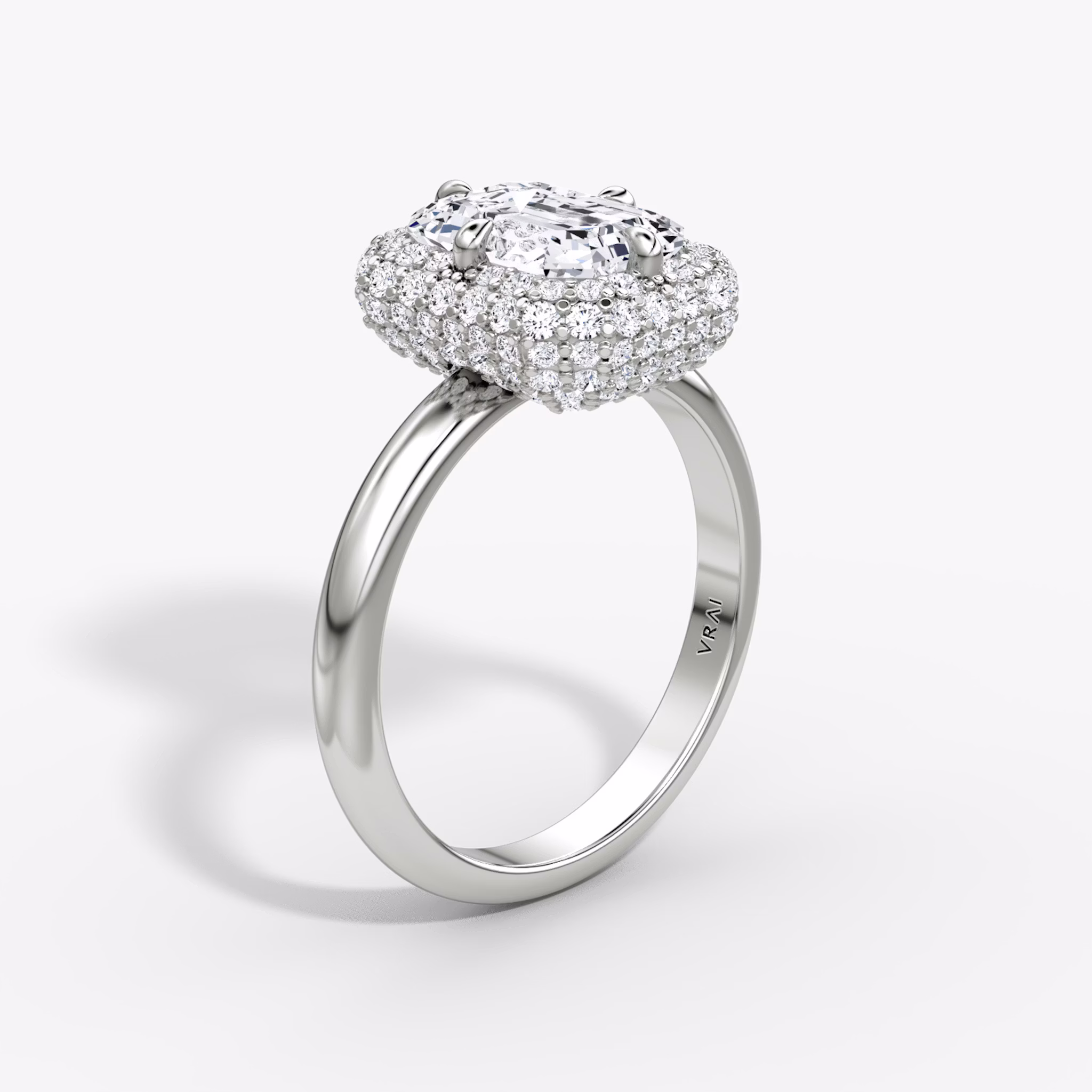 The Pavé Bombée | Emerald | 18k | White Gold | bandAccent: Plain | diamondOrientation: vertical | caratWeight: other