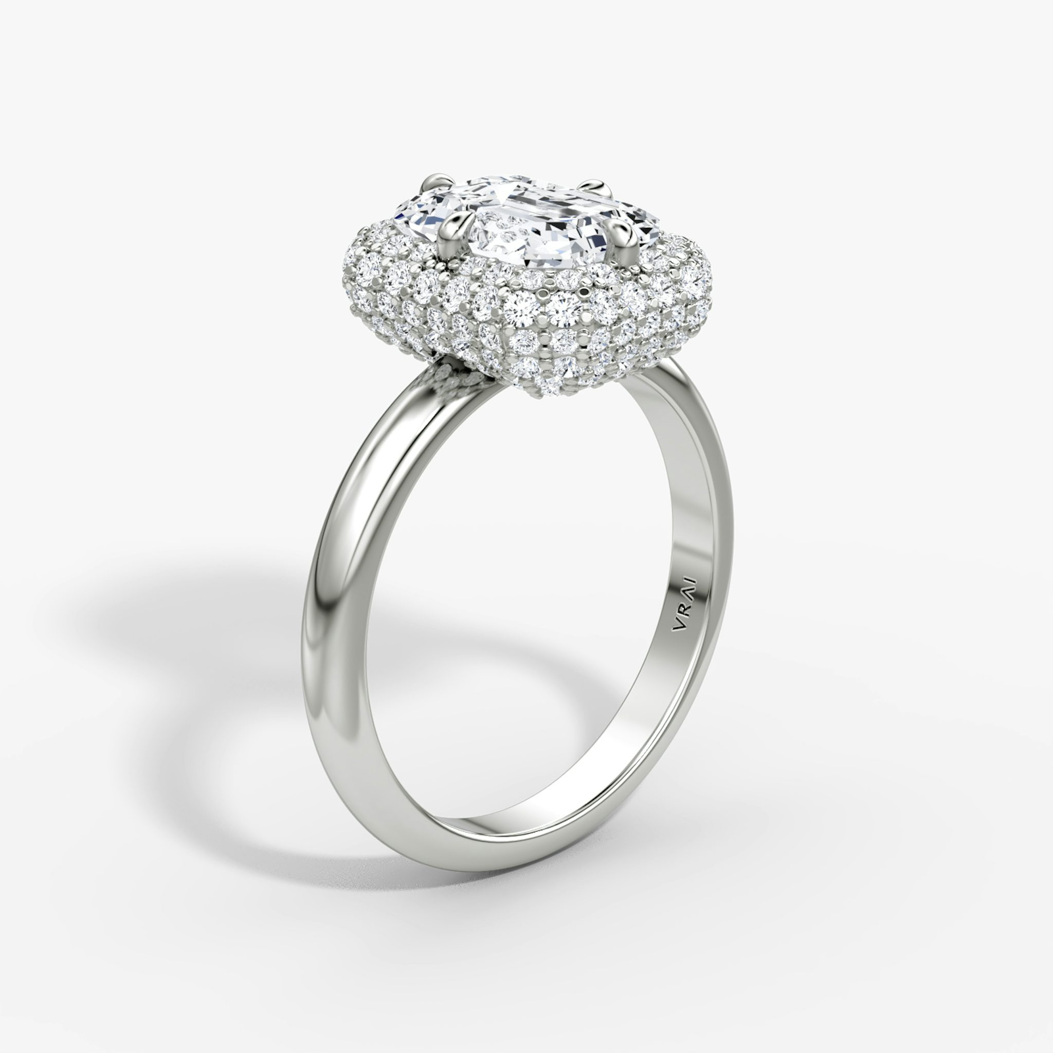 The Pavé Bombée | Emerald | 18k | White Gold | bandAccent: Plain | diamondOrientation: vertical | caratWeight: other
