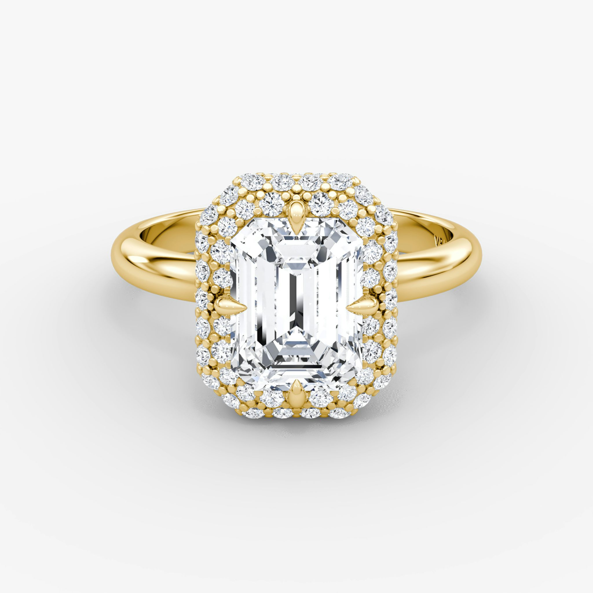 The Pavé Bombée | Emerald | 18k | Yellow Gold | bandAccent: Plain | diamondOrientation: vertical | caratWeight: other