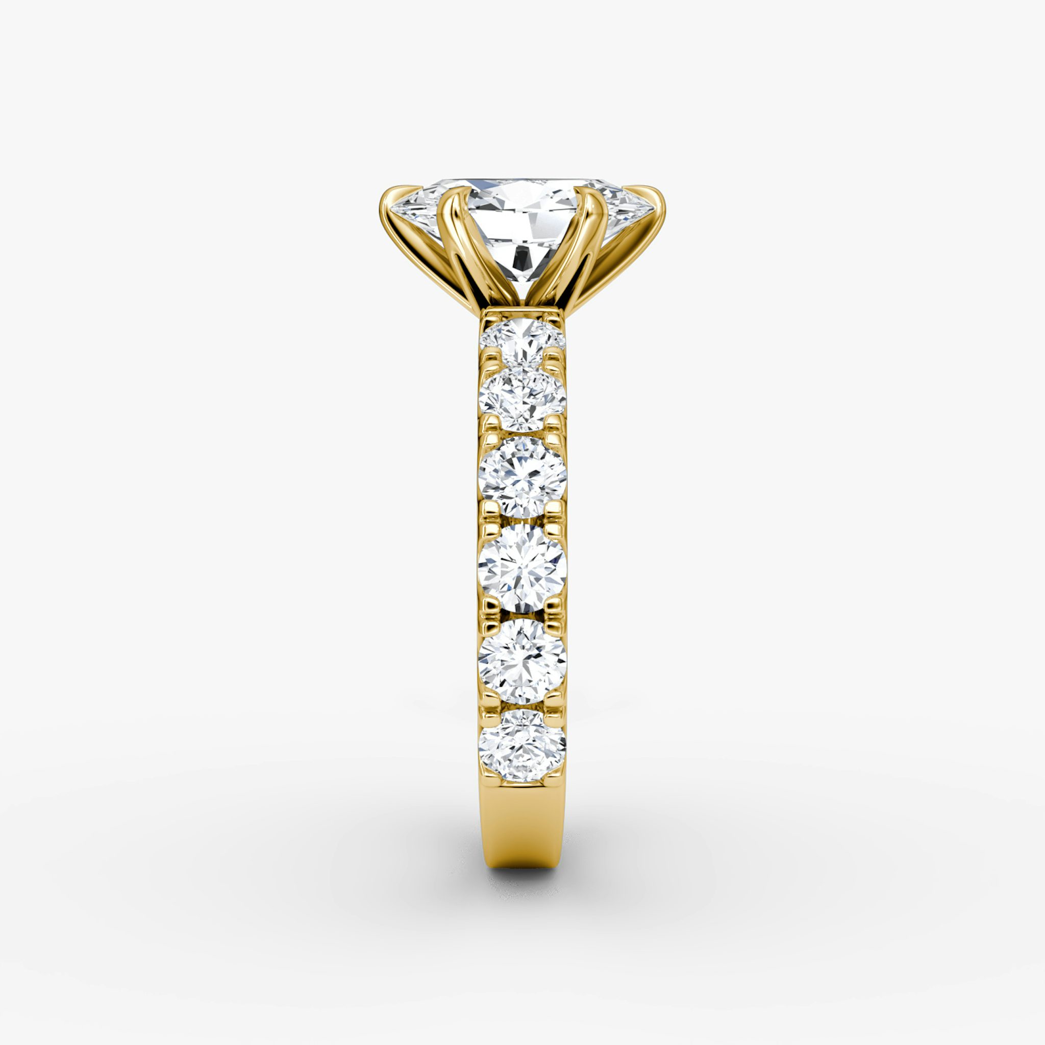 Anillo de compromiso Amour Eternity | Oval | 18k | Oro amarillo | bandAccent: Simple | diamondOrientation: vertical | caratWeight: other