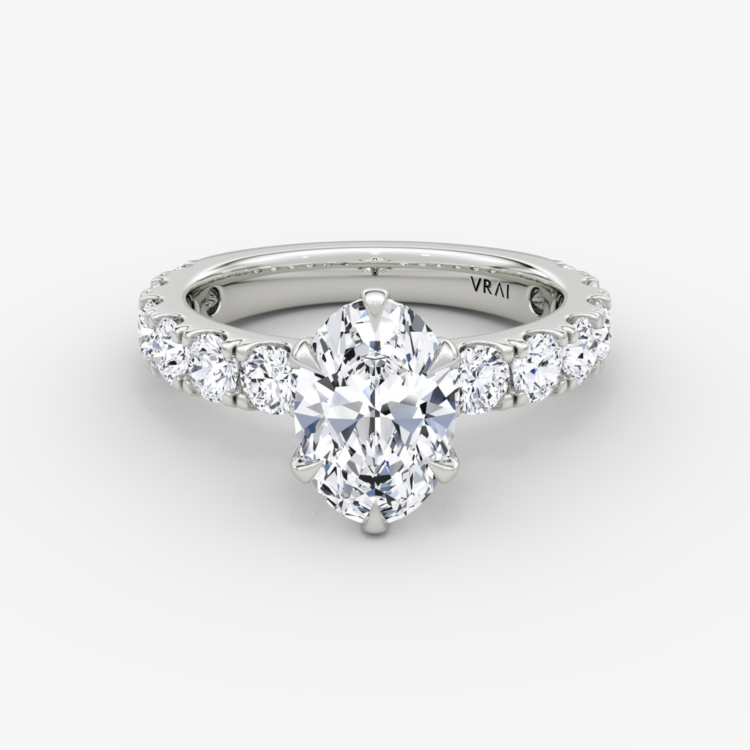 The Amour Eternity Oval | Platinum