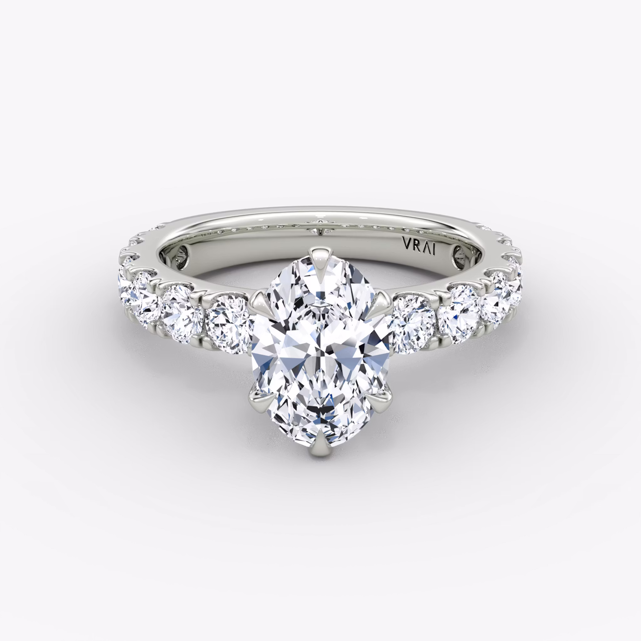 The Amour Eternity Oval | Platinum