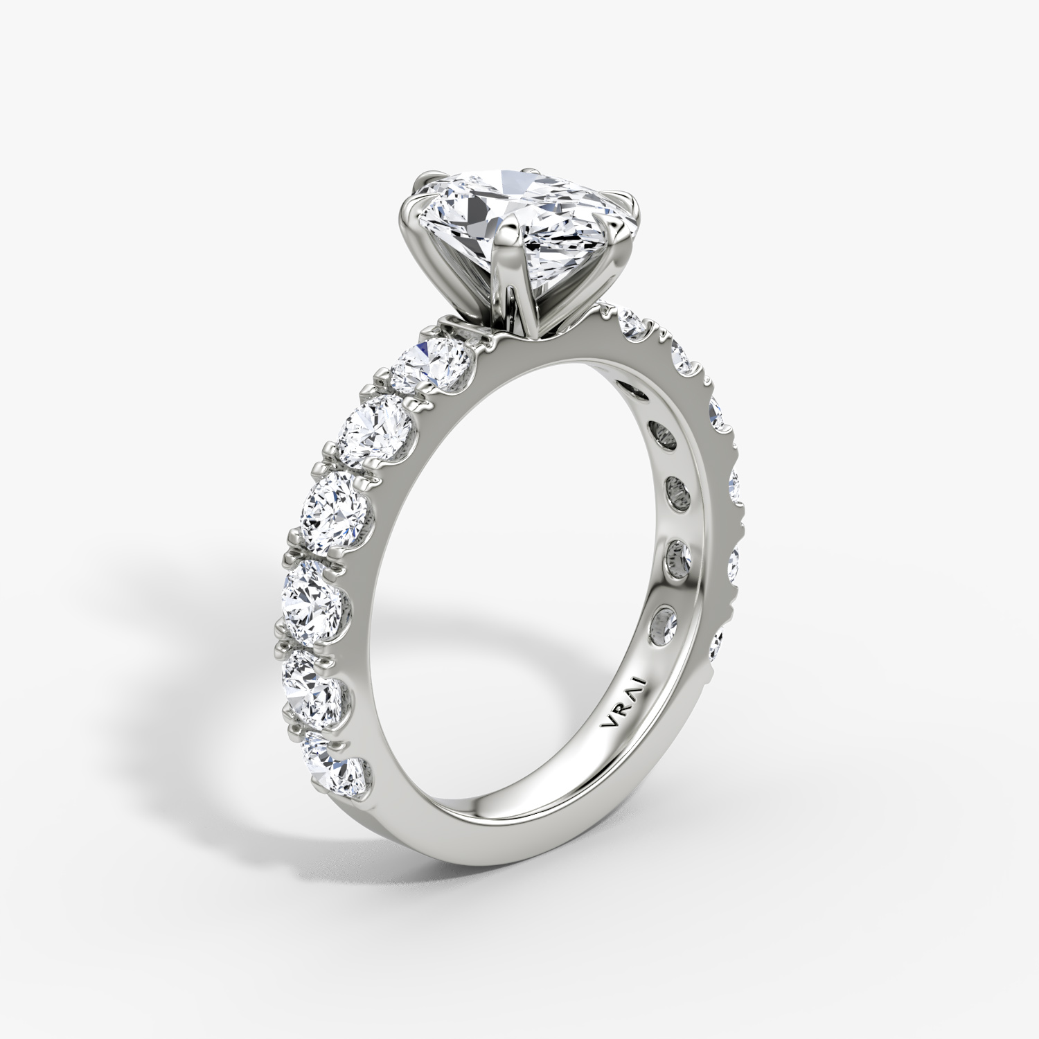 Anillo de compromiso Amour Eternity | Oval | Platino | bandAccent: Simple | diamondOrientation: vertical | caratWeight: other