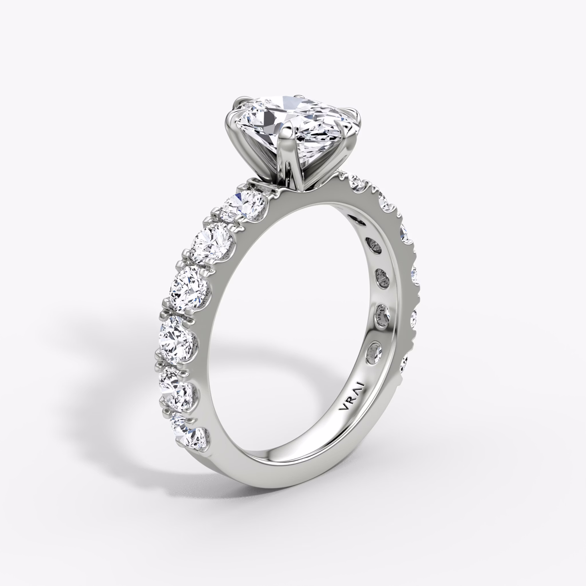Anillo de compromiso Amour Eternity | Oval | Platino | bandAccent: Simple | diamondOrientation: vertical | caratWeight: other