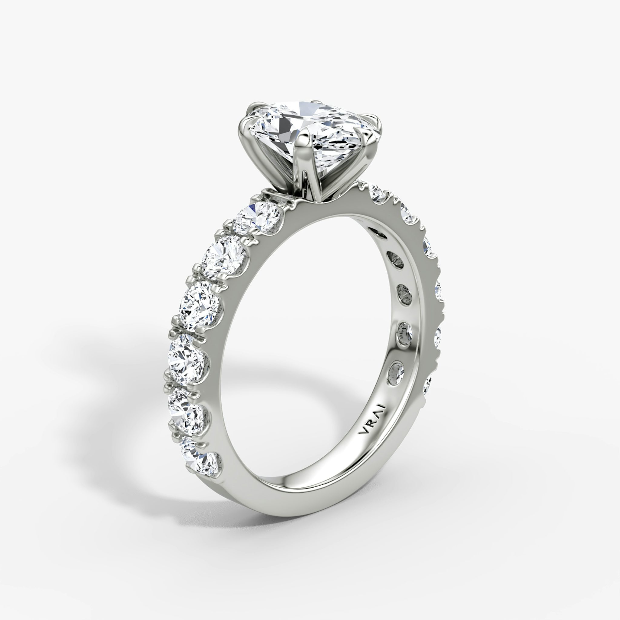 Anillo de compromiso Amour Eternity | Oval | Platino | bandAccent: Simple | diamondOrientation: vertical | caratWeight: other