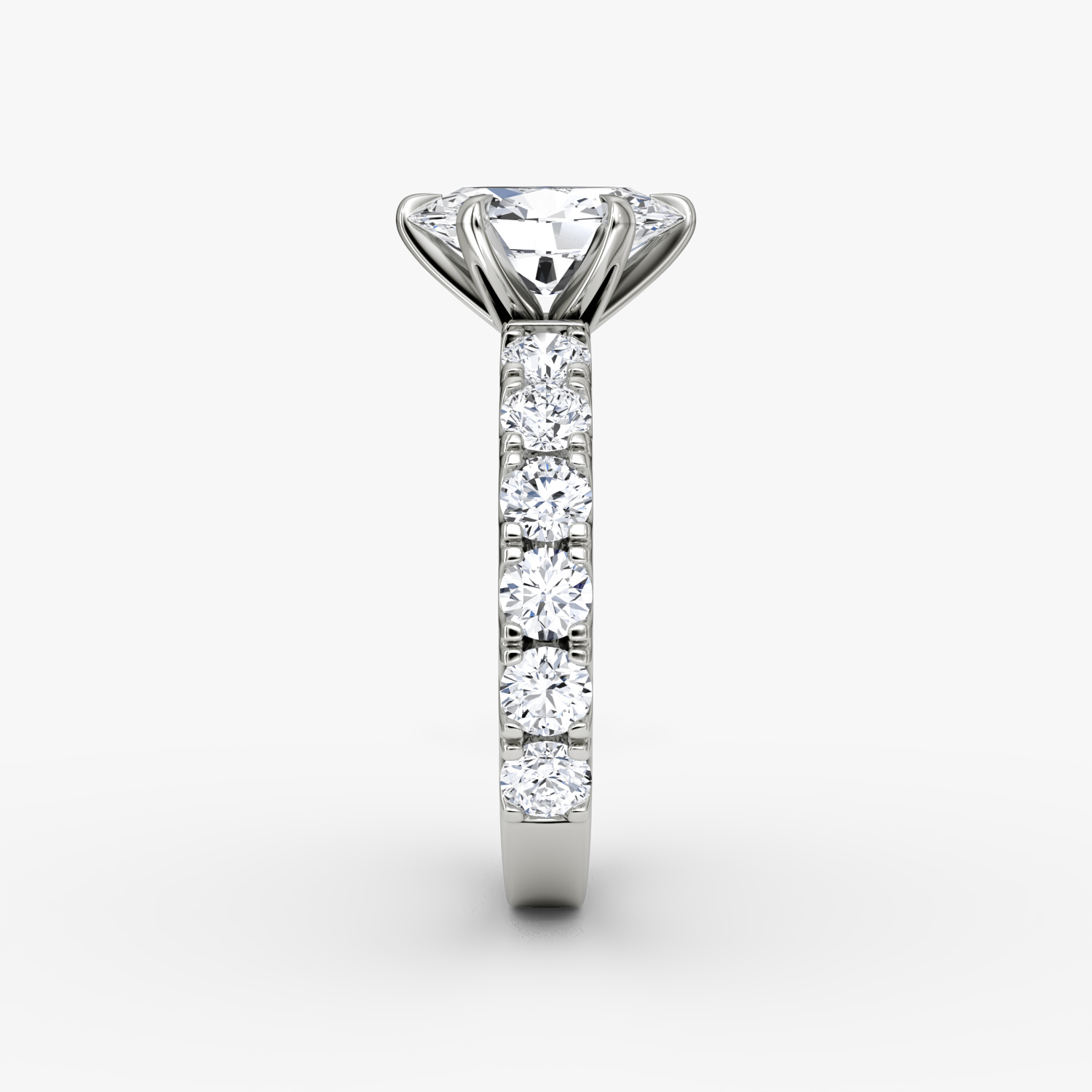 Anillo de compromiso Amour Eternity | Oval | Platino | bandAccent: Simple | diamondOrientation: vertical | caratWeight: other