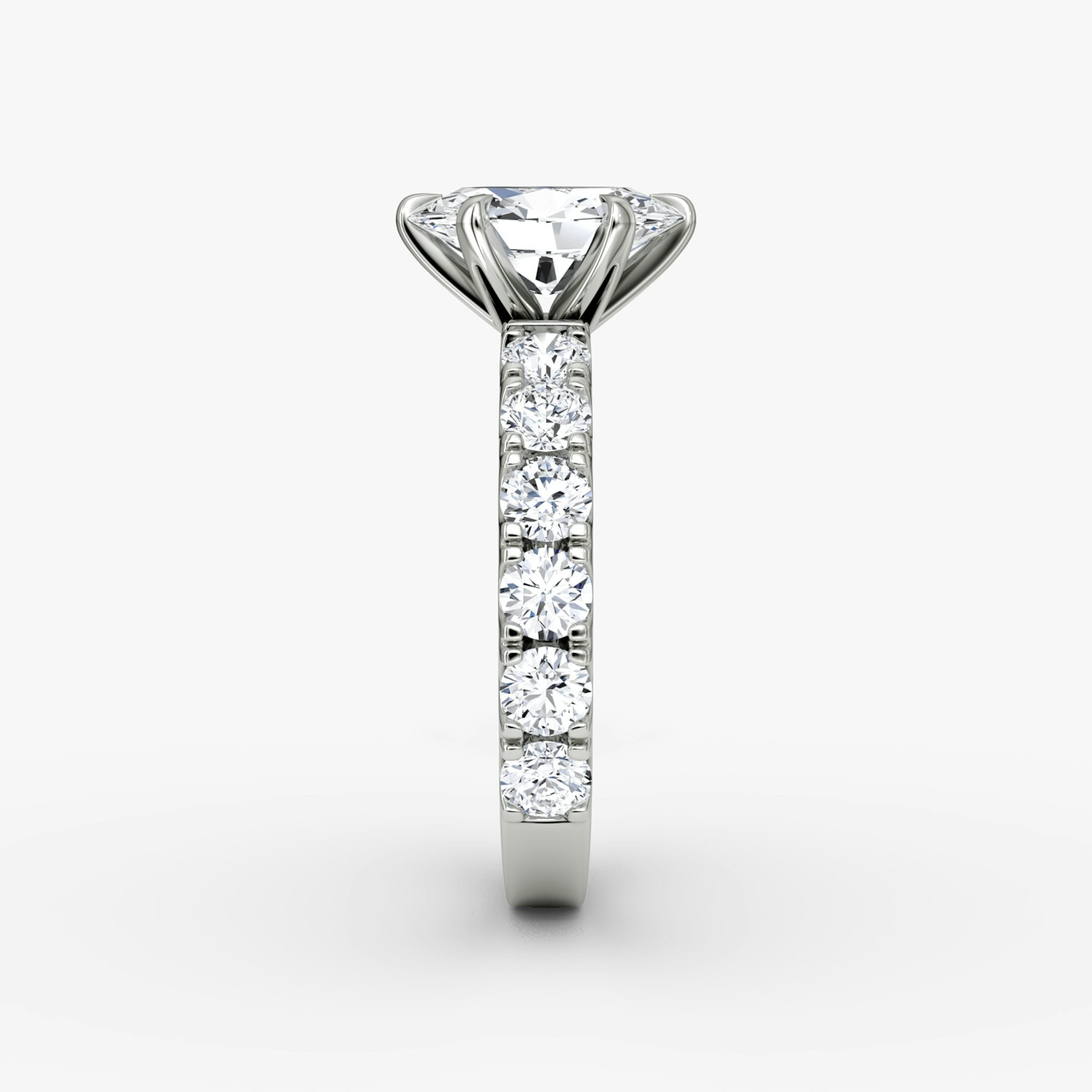 Anillo de compromiso Amour Eternity | Oval | Platino | bandAccent: Simple | diamondOrientation: vertical | caratWeight: other