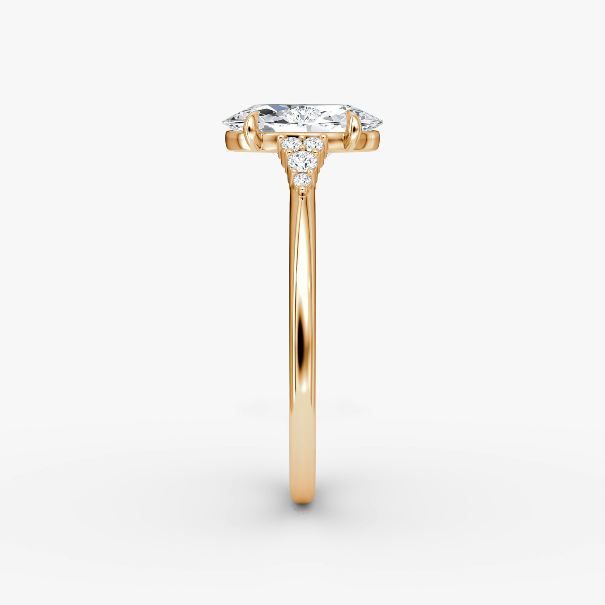 Anillo de compromiso Side Cluster Cathedral | Oval | 14k | Oro rosa | bandAccent: Simple | diamondOrientation: vertical | caratWeight: other
