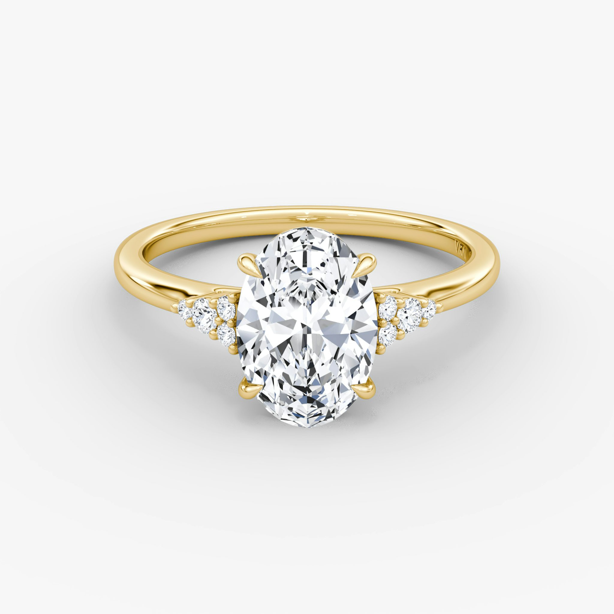 Anillo de compromiso Side Cluster Cathedral | Oval | 18k | Oro amarillo | bandAccent: Simple | diamondOrientation: vertical | caratWeight: other