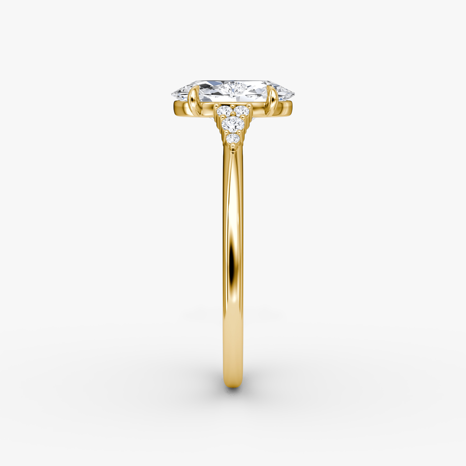 Anillo de compromiso Side Cluster Cathedral | Oval | 18k | Oro amarillo | bandAccent: Simple | diamondOrientation: vertical | caratWeight: other