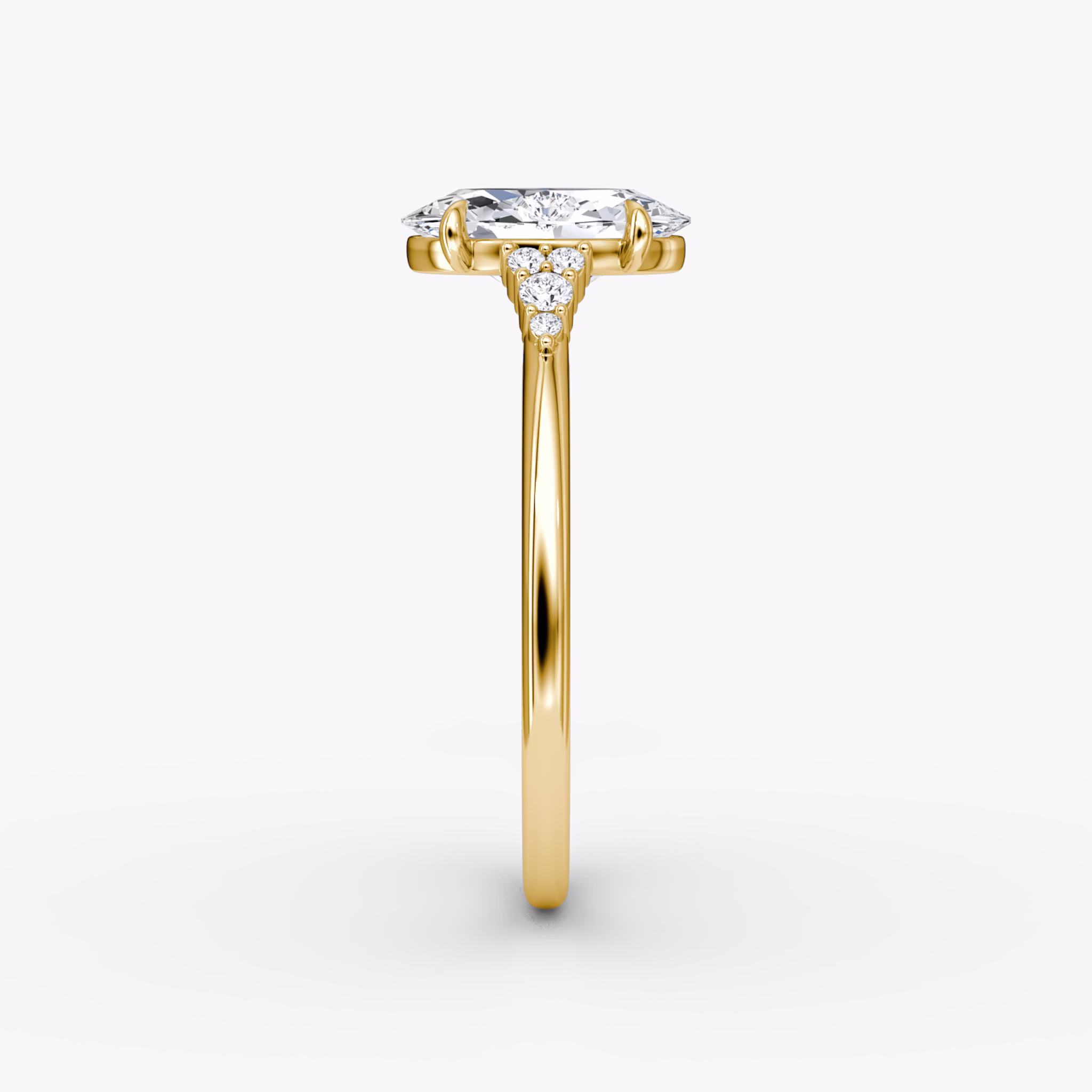 Anillo de compromiso Side Cluster Cathedral | Oval | 18k | Oro amarillo | bandAccent: Simple | diamondOrientation: vertical | caratWeight: other