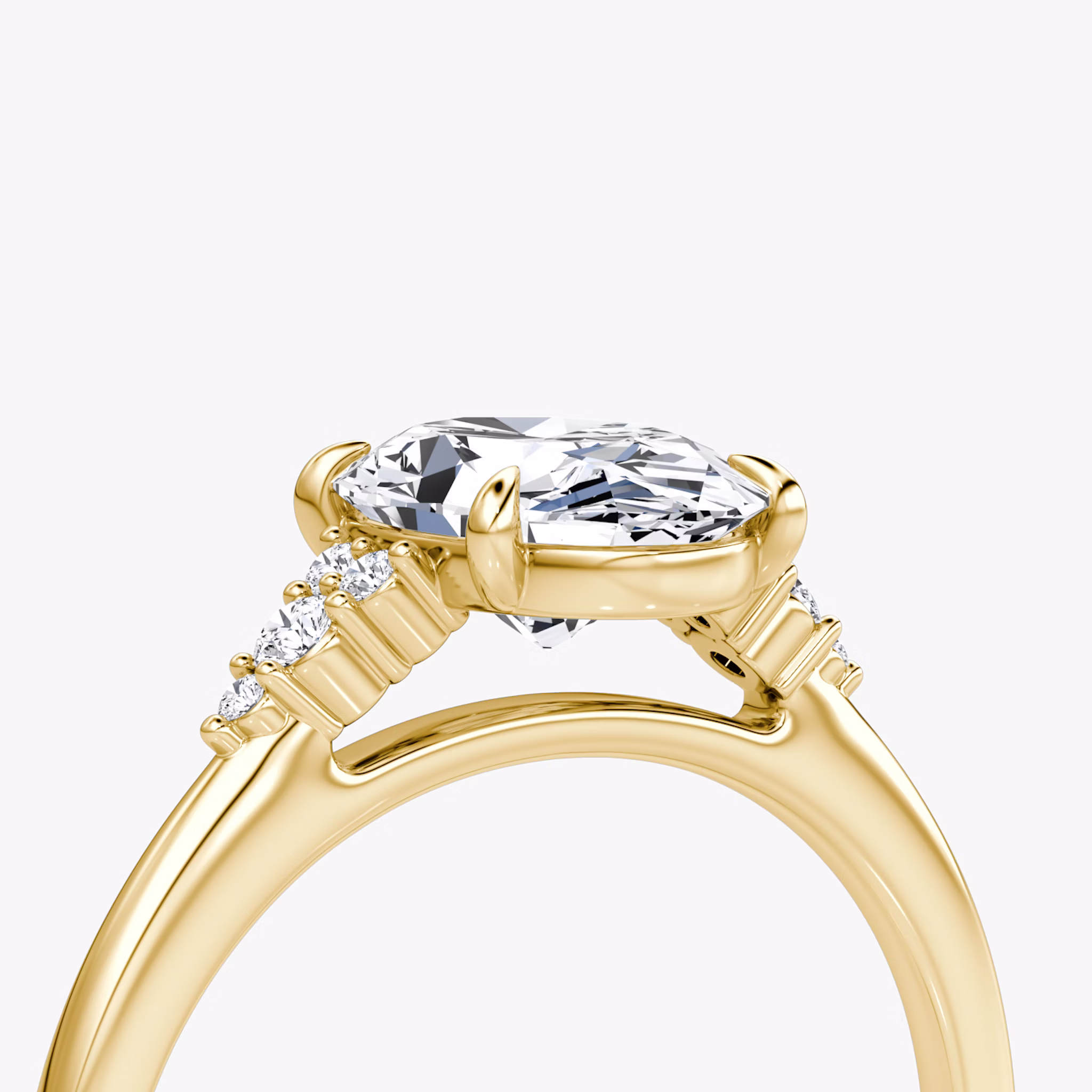 Anillo de compromiso Side Cluster Cathedral | Oval | 18k | Oro amarillo | bandAccent: Simple | diamondOrientation: vertical | caratWeight: other