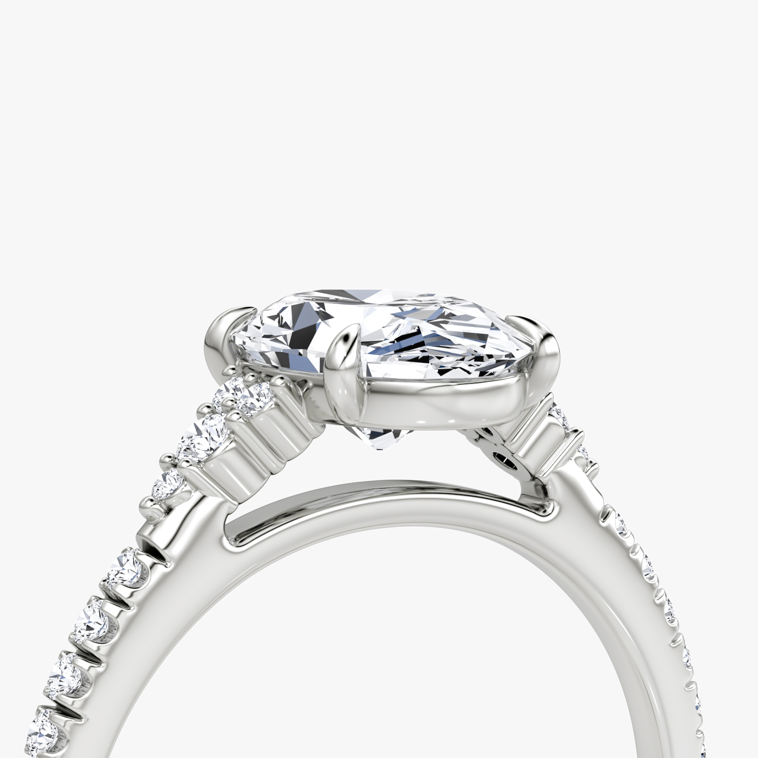 Side Cluster Cathedral | Oval | 18k | Weißgold | bandAccent: Mit Pavé-Besatz | diamondOrientation: vertical | caratWeight: other