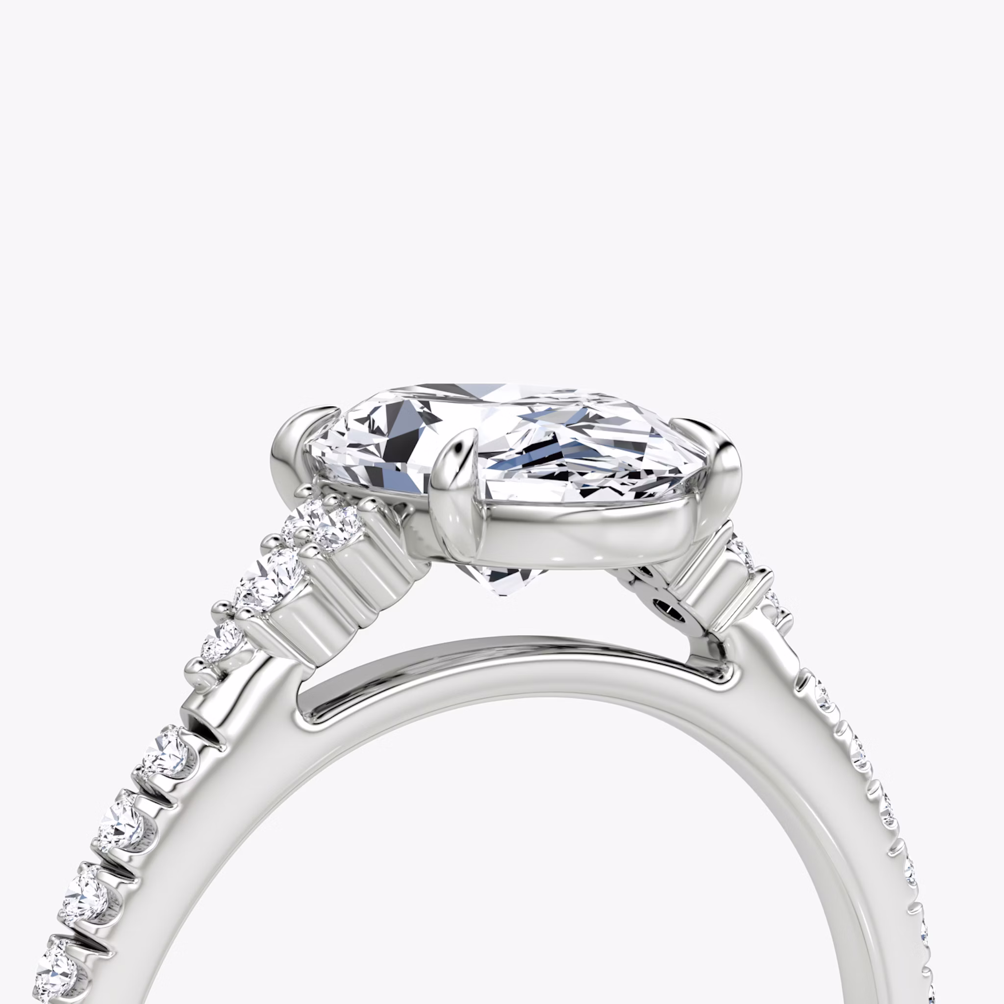 Side Cluster Cathedral | Oval | 18k | Weißgold | bandAccent: Mit Pavé-Besatz | diamondOrientation: vertical | caratWeight: other