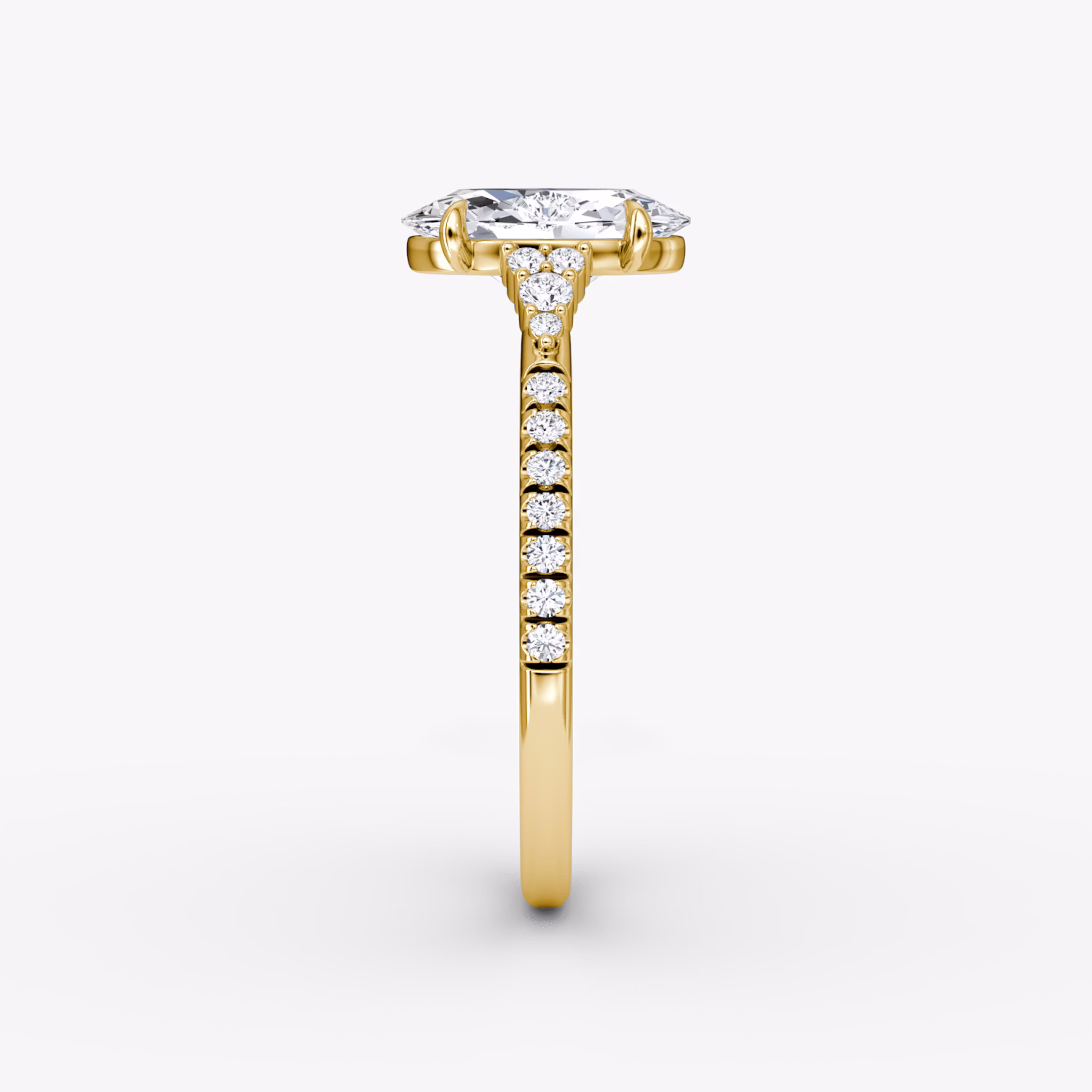 Anillo de compromiso Side Cluster Cathedral | Oval | 18k | Oro amarillo | bandAccent: Pavé | diamondOrientation: vertical | caratWeight: other