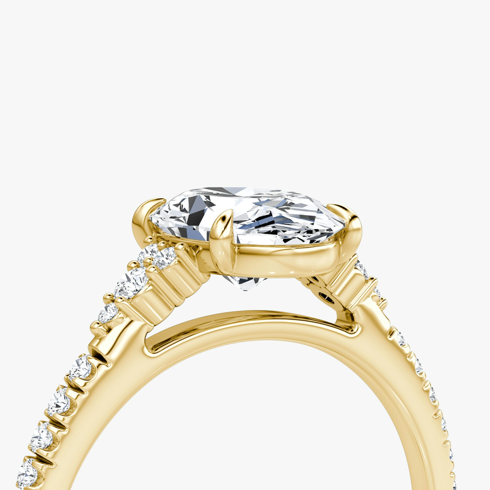 Anillo de compromiso Side Cluster Cathedral | Oval | 18k | Oro amarillo | bandAccent: Pavé | diamondOrientation: vertical | caratWeight: other