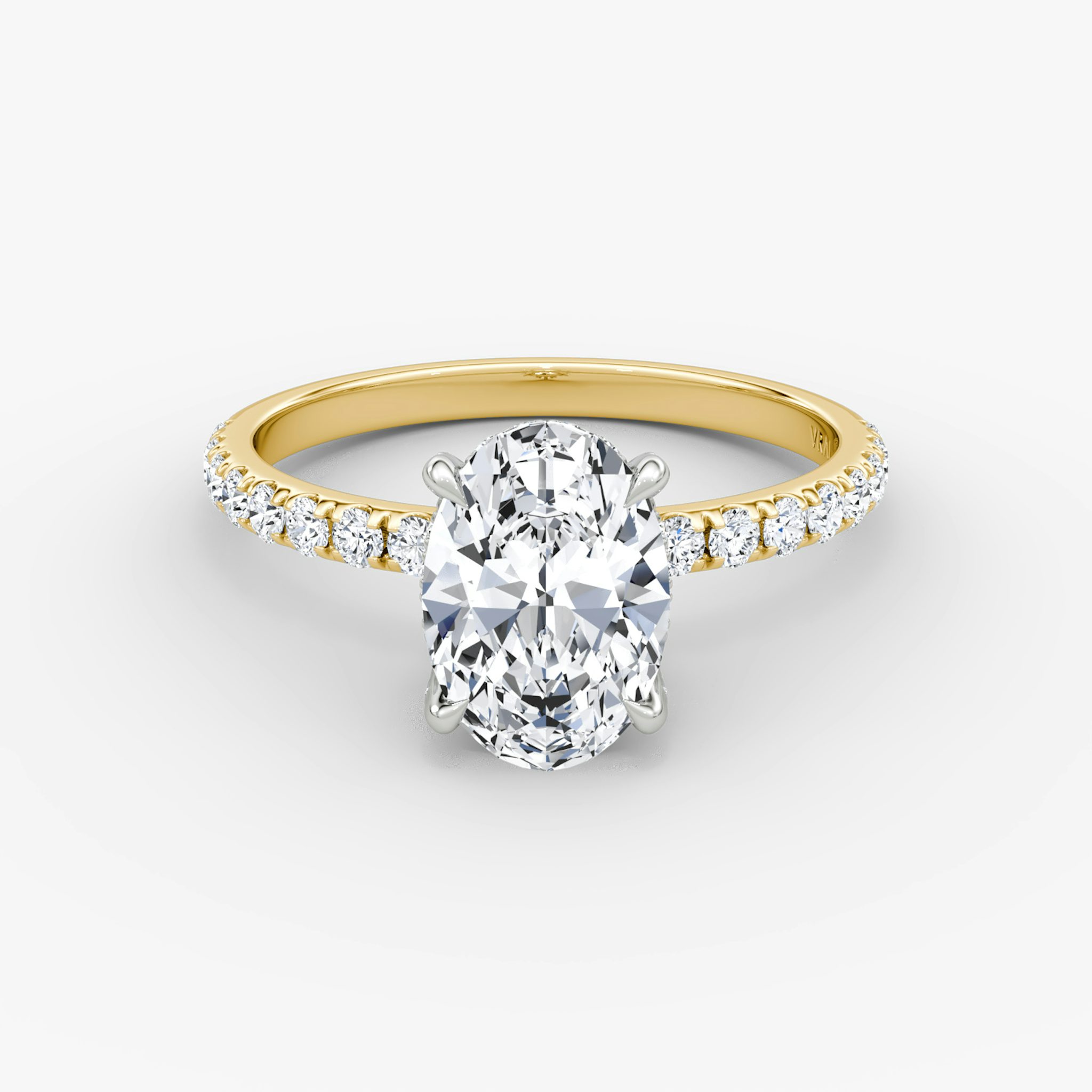 Anillo de compromiso Classic Hidden Halo | Oval | 18k | Oro amarillo y platino | bandAccent: Pavé | bandWidth: large | prongStyle: Pavé | diamondOrientation: vertical | caratWeight: other