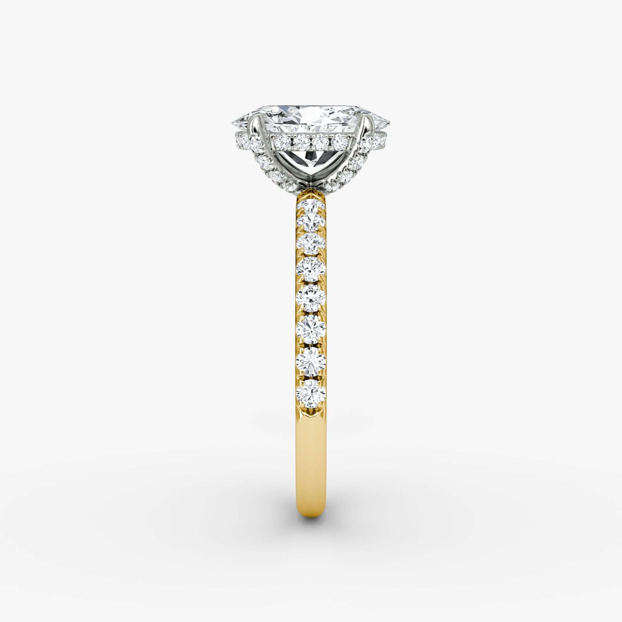 Anillo de compromiso Classic Hidden Halo | Oval | 18k | Oro amarillo y platino | bandAccent: Pavé | bandWidth: large | prongStyle: Pavé | diamondOrientation: vertical | caratWeight: other