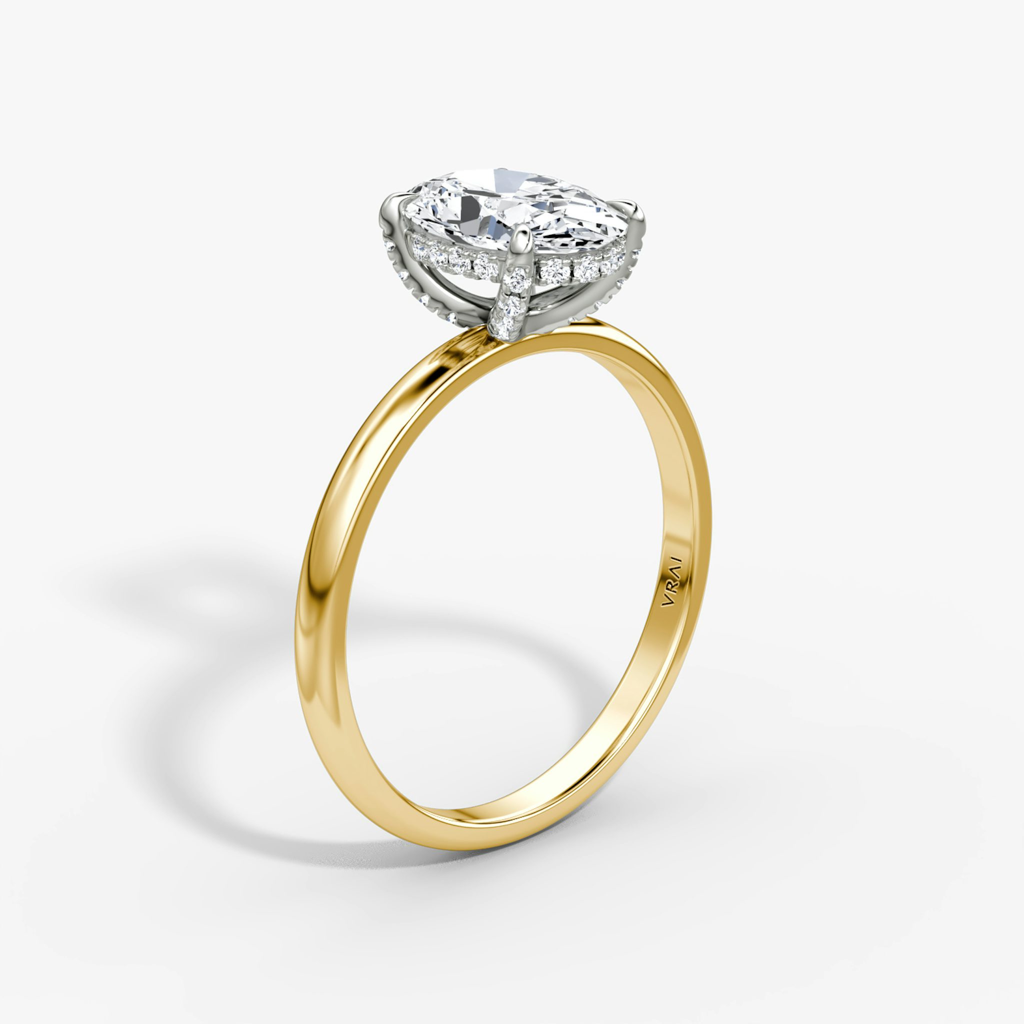 Anillo de compromiso Classic Hidden Halo | Oval | 18k | Oro amarillo y platino | bandAccent: Simple | bandWidth: large | prongStyle: Pavé | diamondOrientation: vertical | caratWeight: other