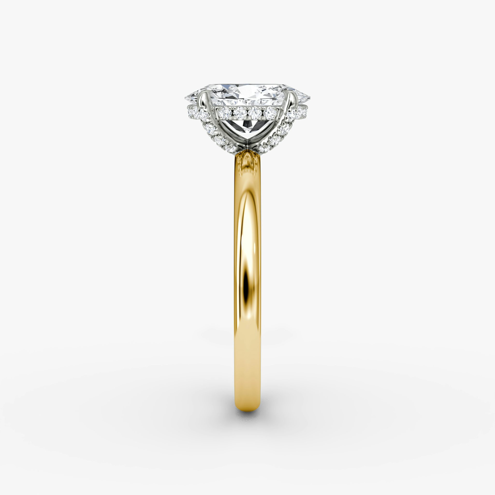 Anillo de compromiso Classic Hidden Halo | Oval | 18k | Oro amarillo y platino | bandAccent: Simple | bandWidth: large | prongStyle: Pavé | diamondOrientation: vertical | caratWeight: other