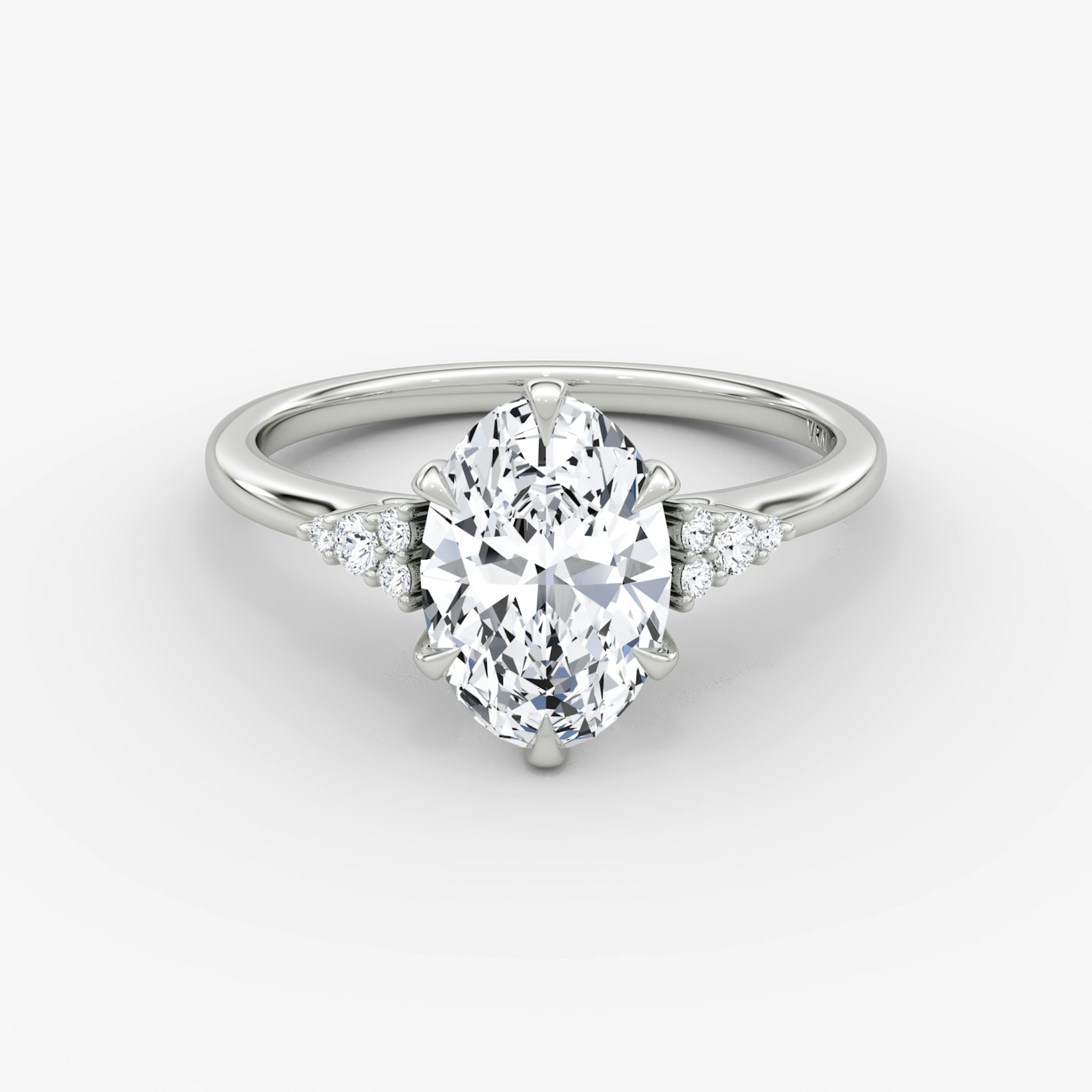 The Round Cluster Heirloom | Oval | 18k | White Gold | bandAccent: Plain | diamondOrientation: vertical | caratWeight: other