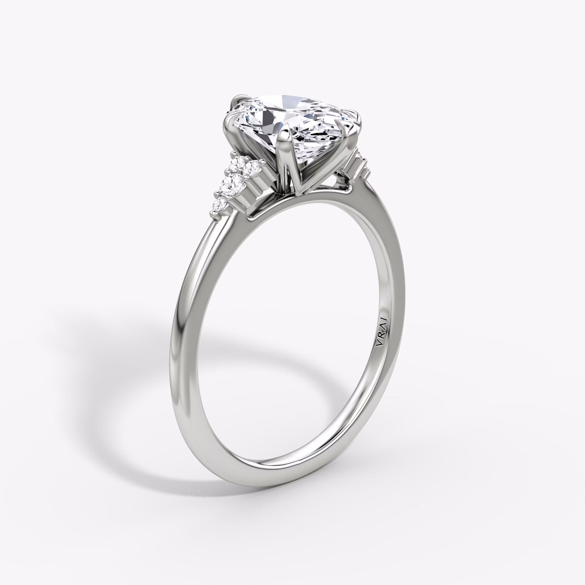 The Round Cluster Heirloom | Oval | 18k | White Gold | bandAccent: Plain | diamondOrientation: vertical | caratWeight: other