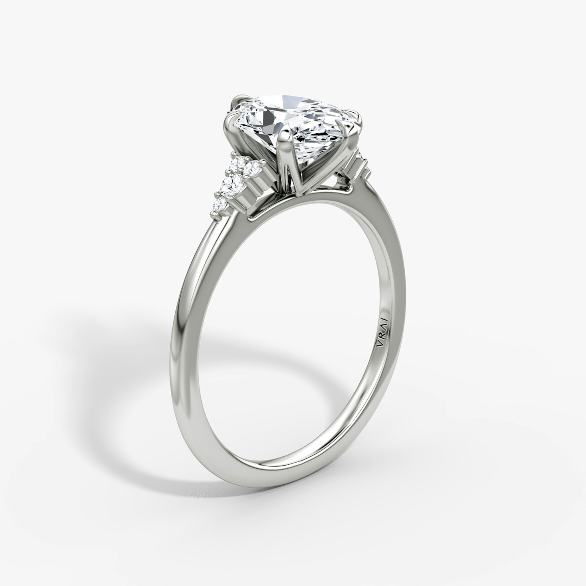 The Round Cluster Heirloom | Oval | 18k | White Gold | bandAccent: Plain | diamondOrientation: vertical | caratWeight: other