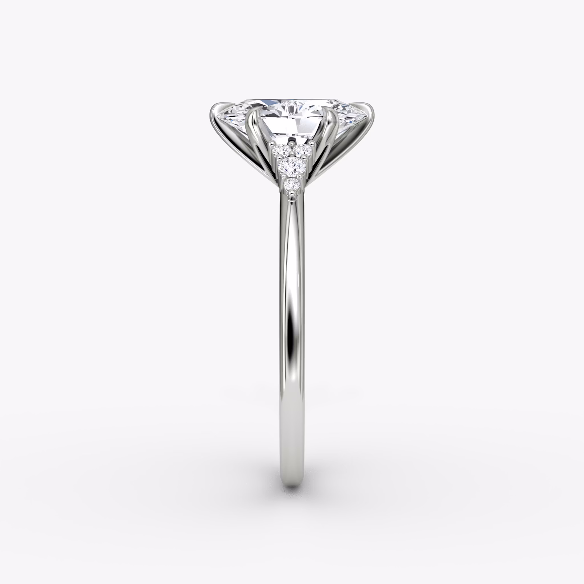 The Round Cluster Heirloom | Oval | 18k | White Gold | bandAccent: Plain | diamondOrientation: vertical | caratWeight: other