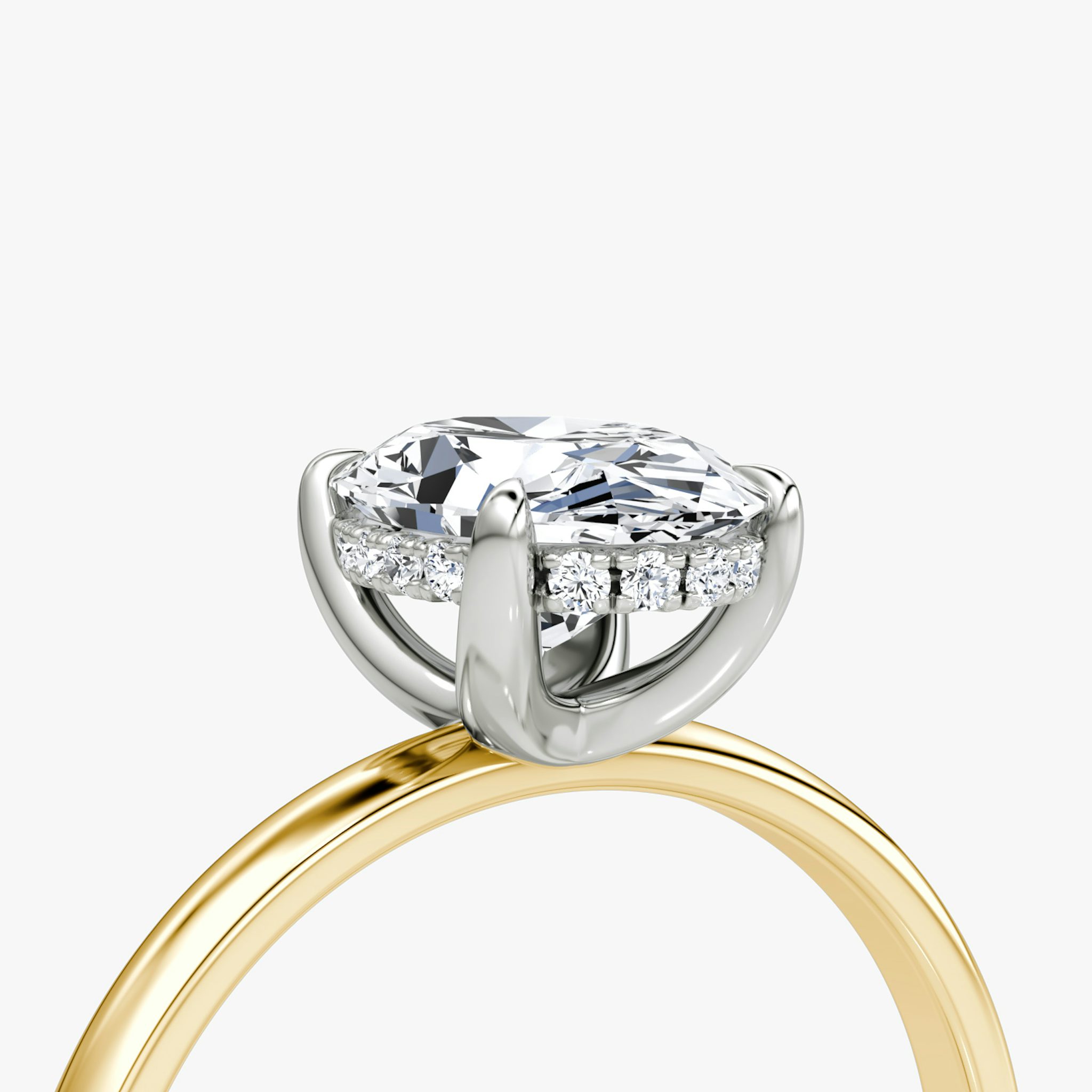 Anillo de compromiso Classic Hidden Halo | Oval | 18k | Oro amarillo y platino | bandAccent: Simple | bandWidth: large | prongStyle: Simple | diamondOrientation: vertical | caratWeight: other