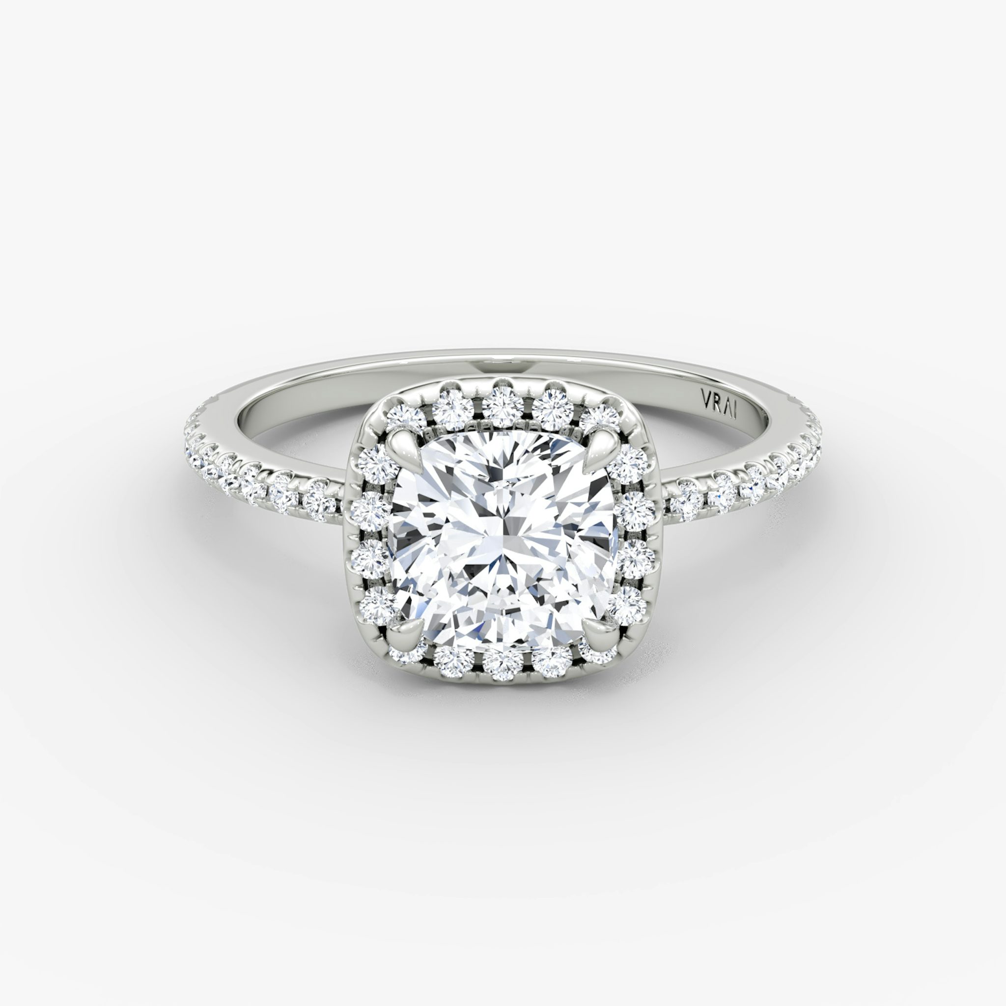 Anillo de compromiso Halo | Cojín | 18k | Oro blanco | bandAccent: Pavé | haloSize: original | diamondOrientation: vertical | caratWeight: other