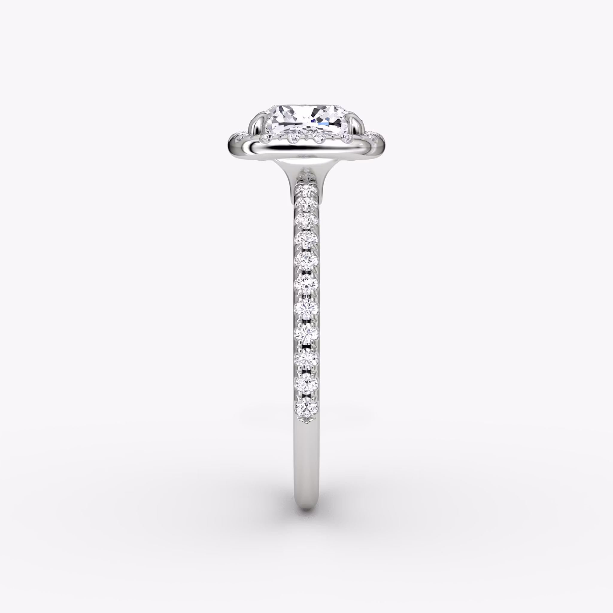 Anillo de compromiso Halo | Cojín | 18k | Oro blanco | bandAccent: Pavé | haloSize: original | diamondOrientation: vertical | caratWeight: other