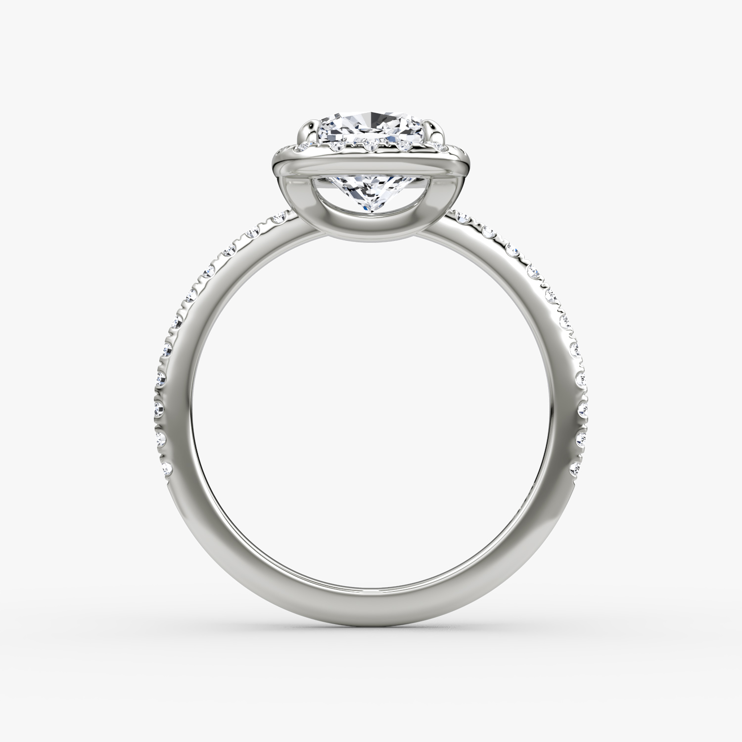 Anillo de compromiso Halo | Cojín | 18k | Oro blanco | bandAccent: Pavé | haloSize: original | diamondOrientation: vertical | caratWeight: other