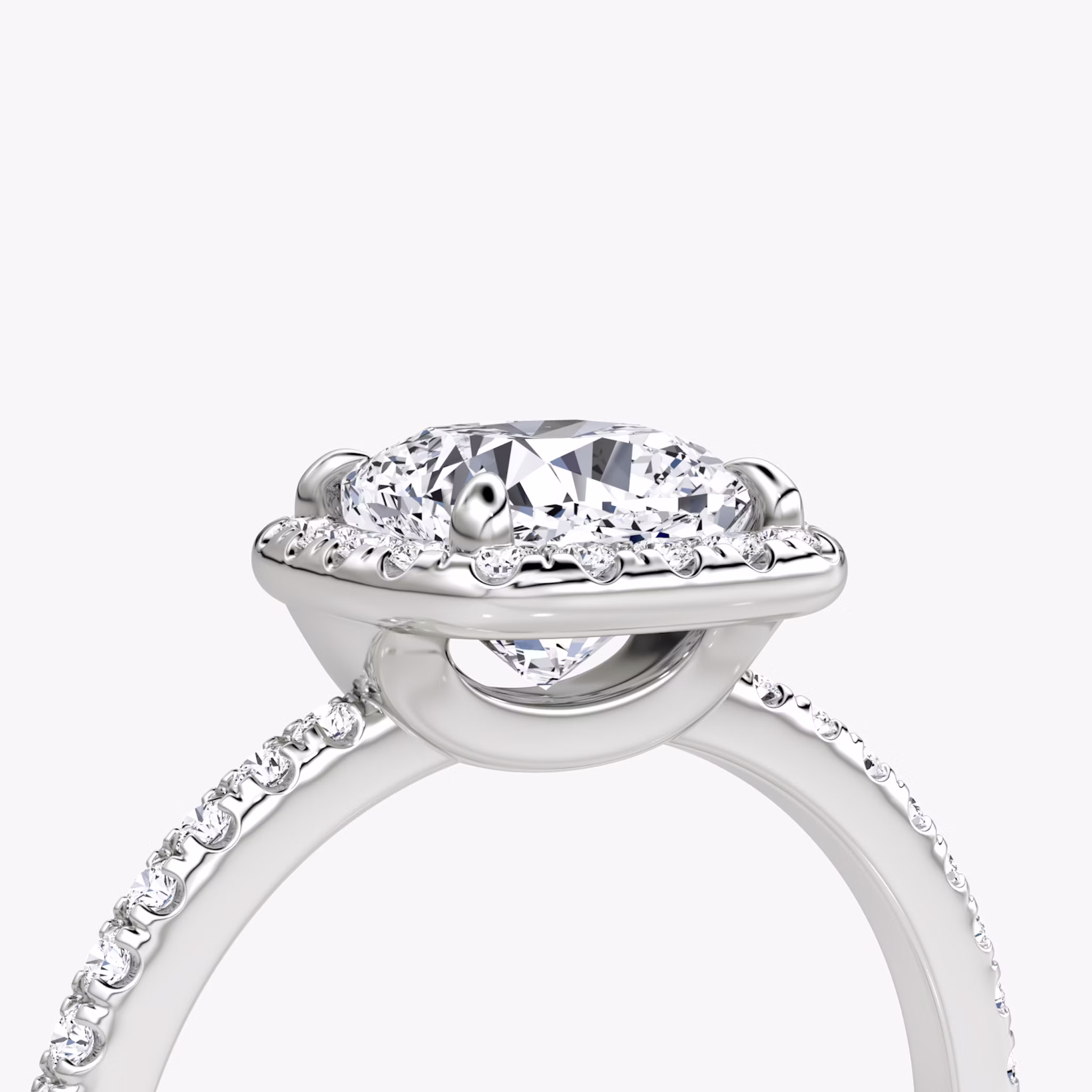 Anillo de compromiso Halo | Cojín | 18k | Oro blanco | bandAccent: Pavé | haloSize: original | diamondOrientation: vertical | caratWeight: other