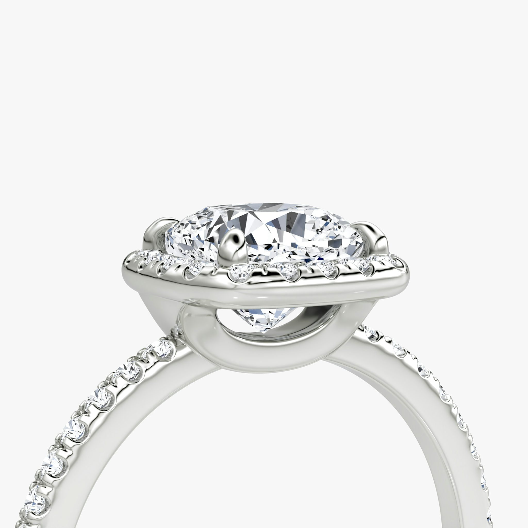 Anillo de compromiso Halo | Cojín | 18k | Oro blanco | bandAccent: Pavé | haloSize: original | diamondOrientation: vertical | caratWeight: other