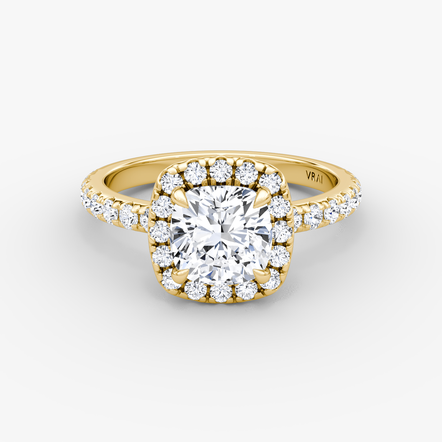 Anillo de compromiso Halo | Cojín | 18k | Oro amarillo | bandAccent: Pavé | haloSize: large | diamondOrientation: vertical | caratWeight: other