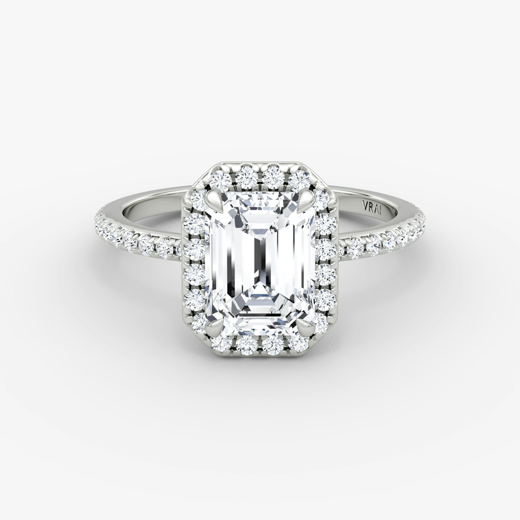 Halo | Emerald | Platin | bandAccent: Mit Pavé-Besatz | haloSize: original | diamondOrientation: vertical | caratWeight: other