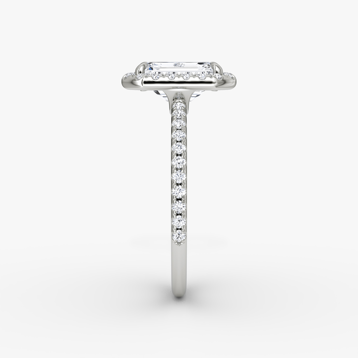Halo | Emerald | Platin | bandAccent: Mit Pavé-Besatz | haloSize: original | diamondOrientation: vertical | caratWeight: other