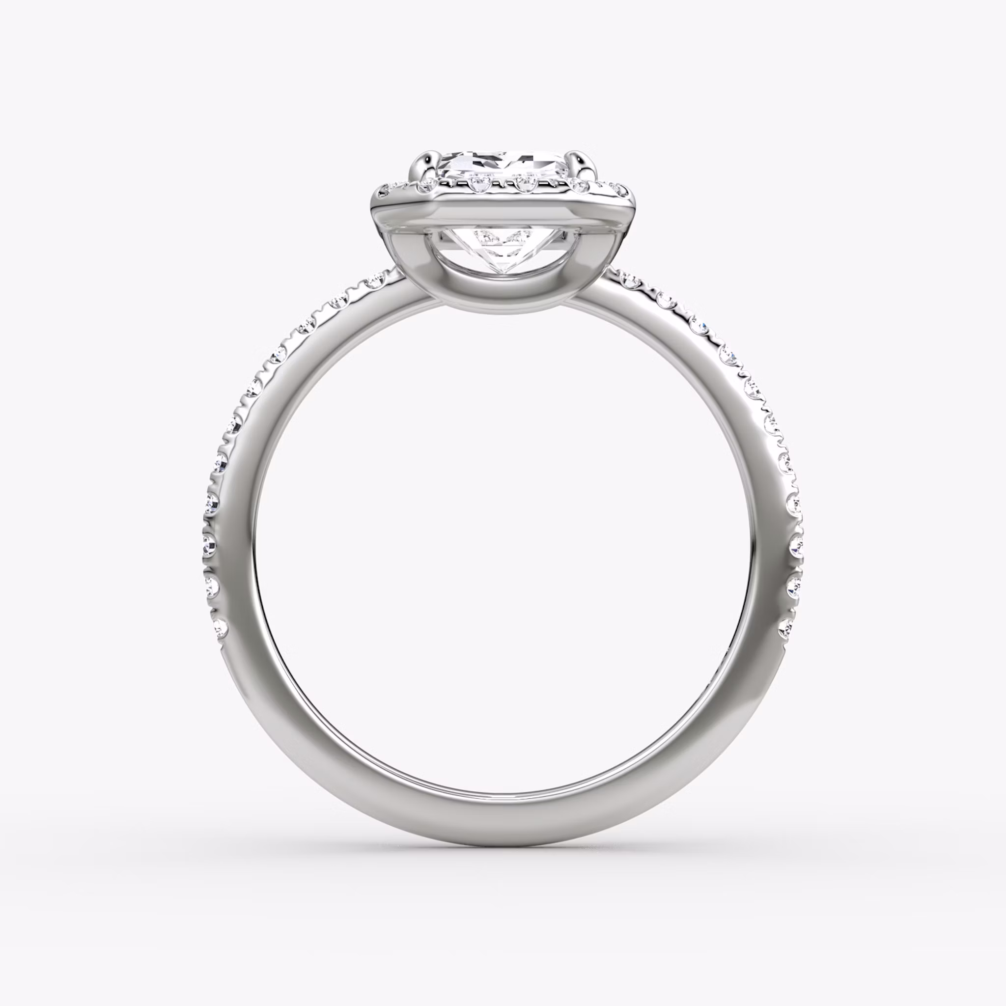 Halo | Emerald | Platin | bandAccent: Mit Pavé-Besatz | haloSize: original | diamondOrientation: vertical | caratWeight: other