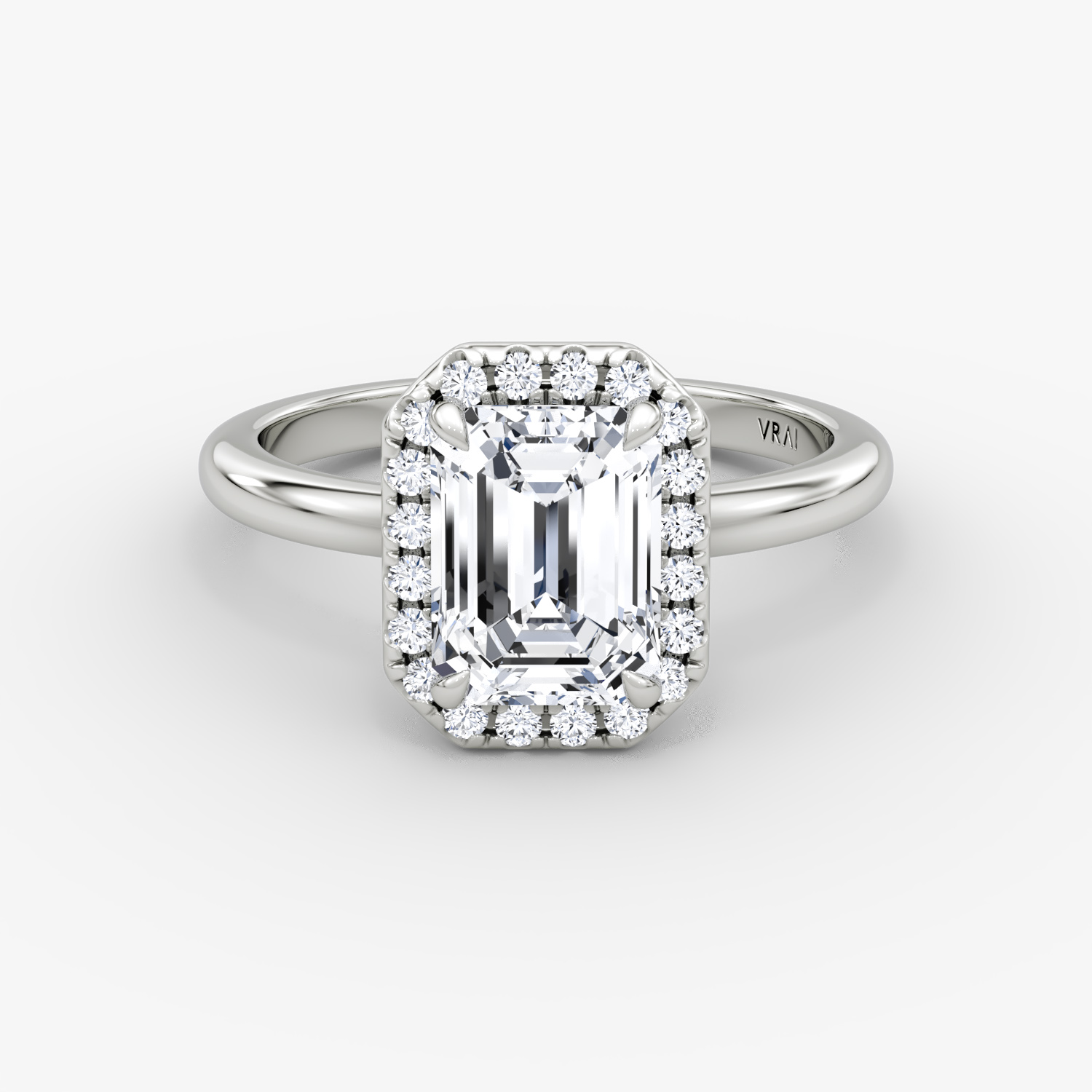 Anillo de compromiso Halo | Esmeralda | 18k | Oro blanco | bandAccent: Simple | haloSize: original | diamondOrientation: vertical | caratWeight: other