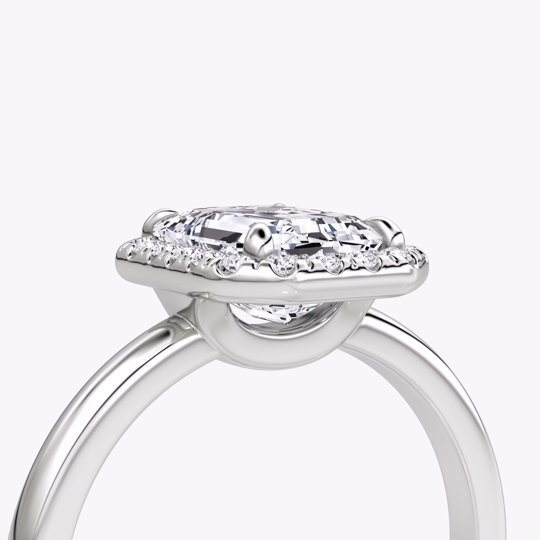 Anillo de compromiso Halo | Esmeralda | 18k | Oro blanco | bandAccent: Simple | haloSize: original | diamondOrientation: vertical | caratWeight: other