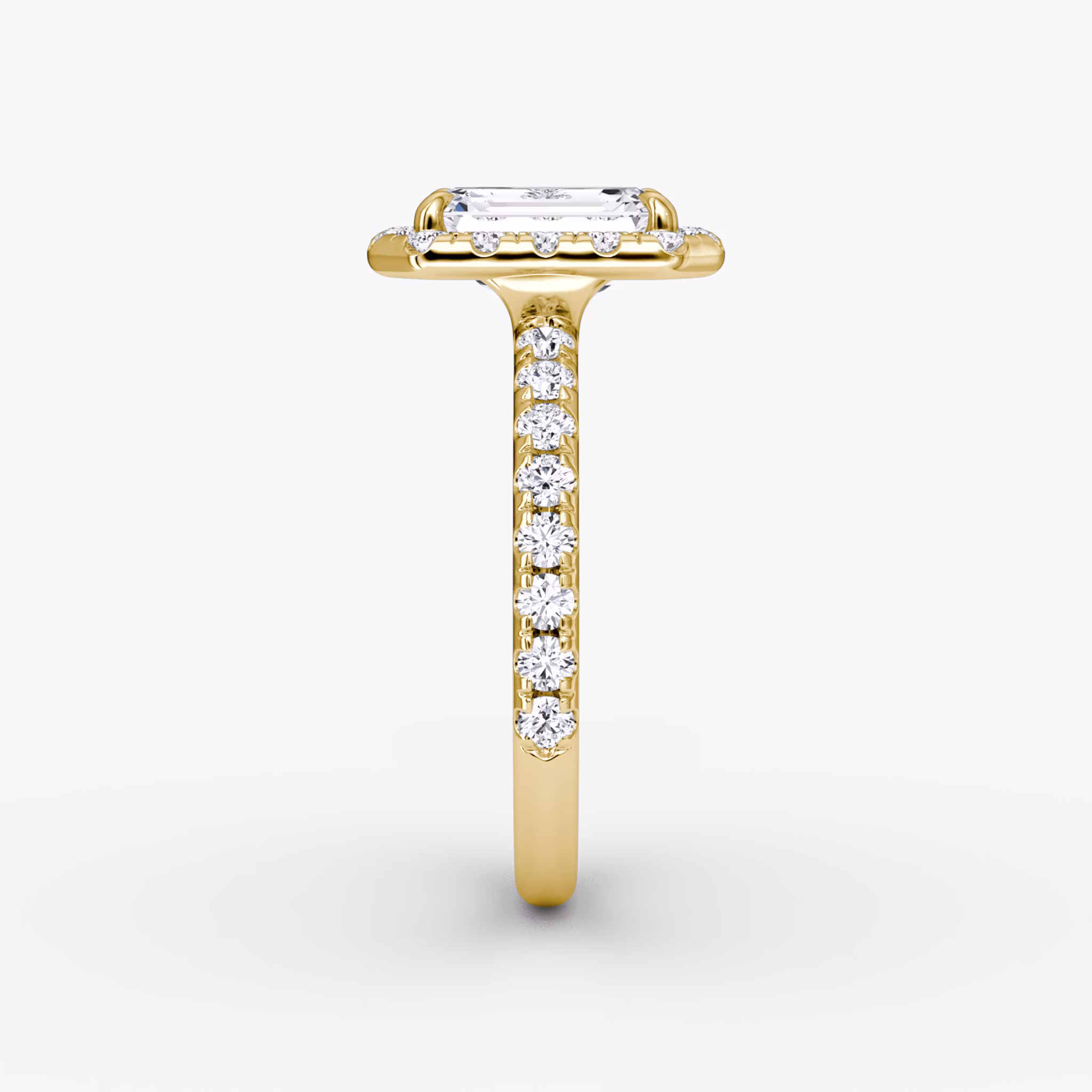 Halo | Emerald | 18k | Gelbgold | bandAccent: Mit Pavé-Besatz | haloSize: large | diamondOrientation: vertical | caratWeight: other